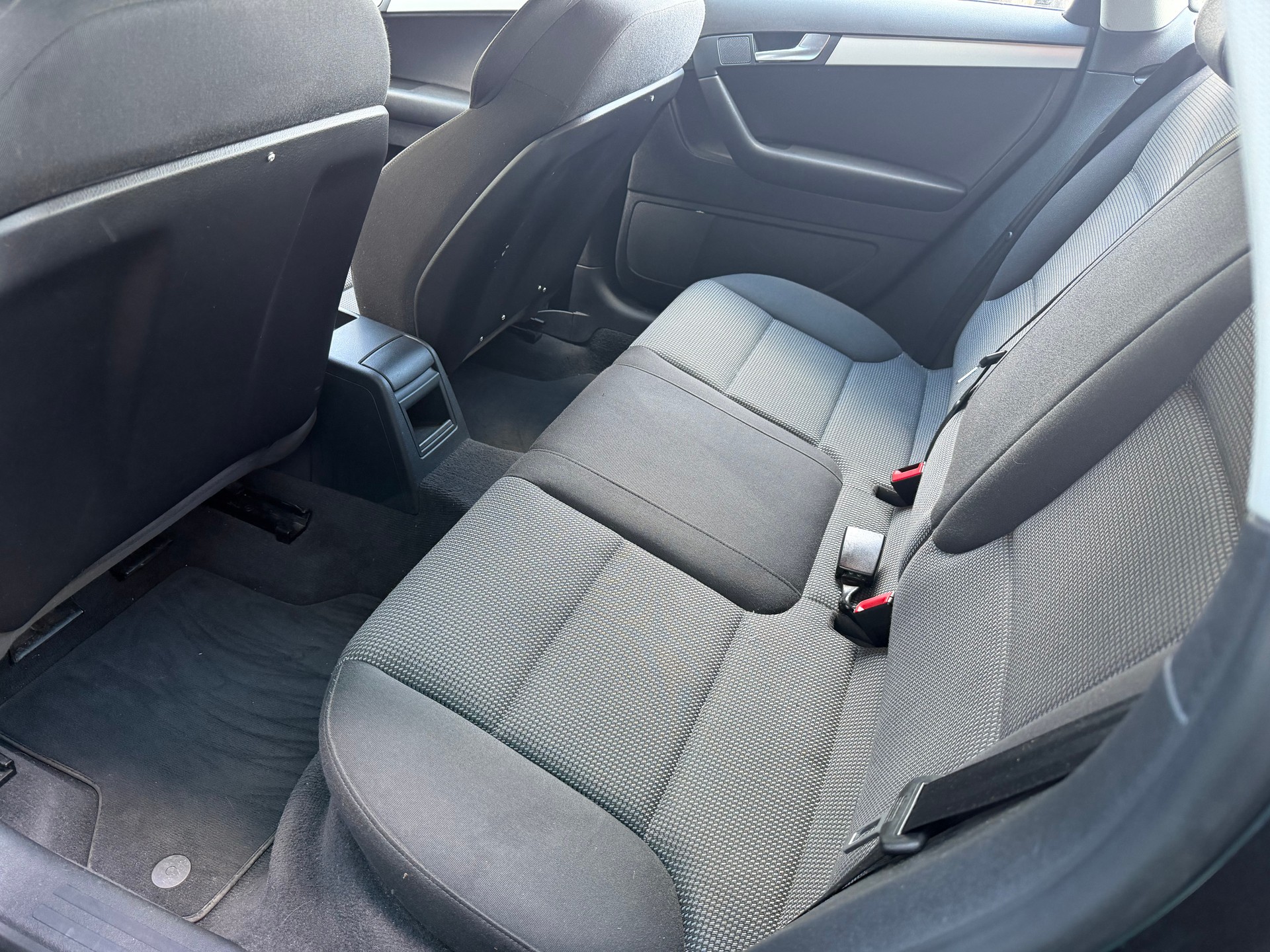 AUDI A3 Sportback 2.0 TDI Ambiente quattro-image-8