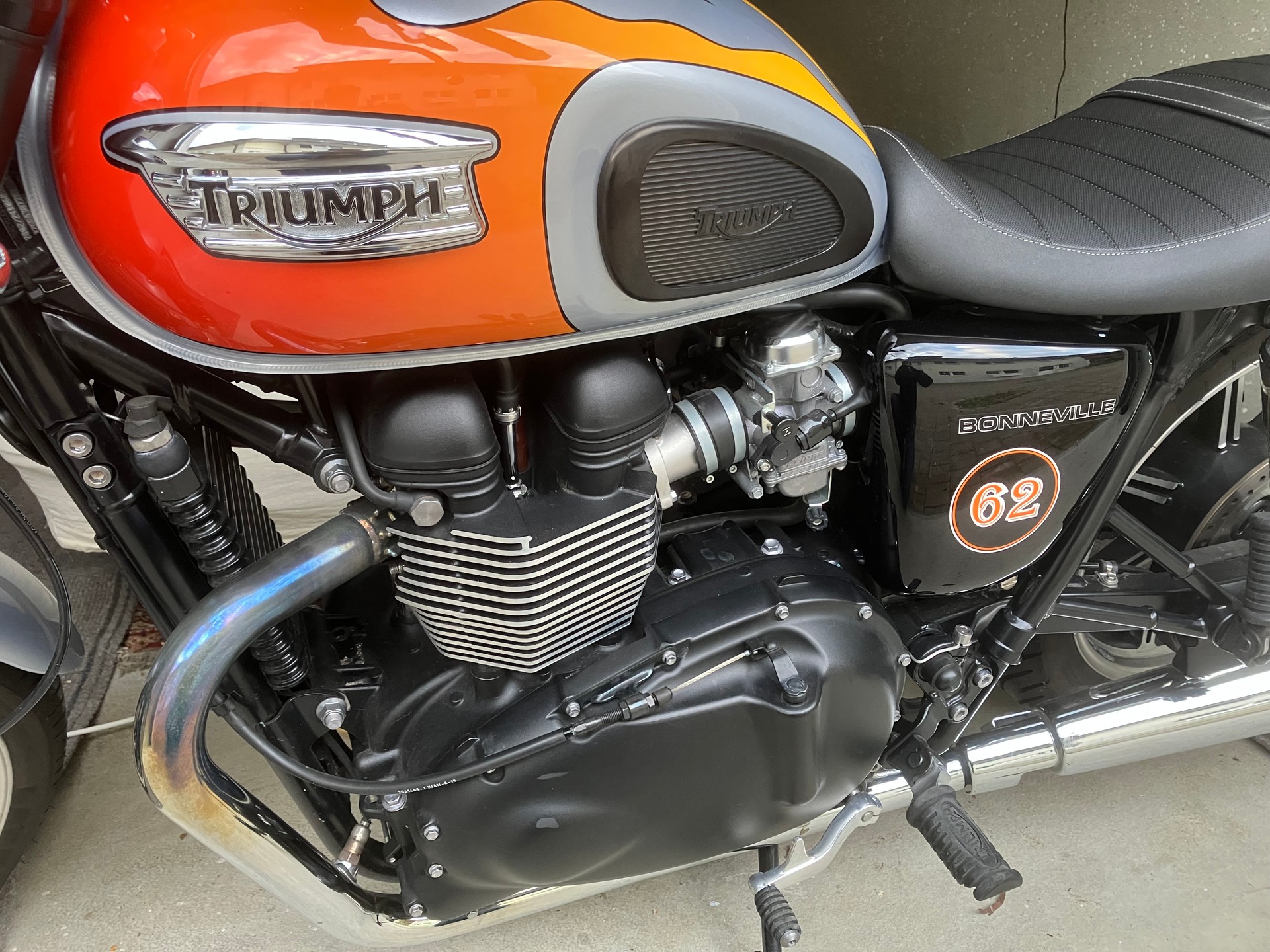 TRIUMPH Bonneville SE 900 i-image-6