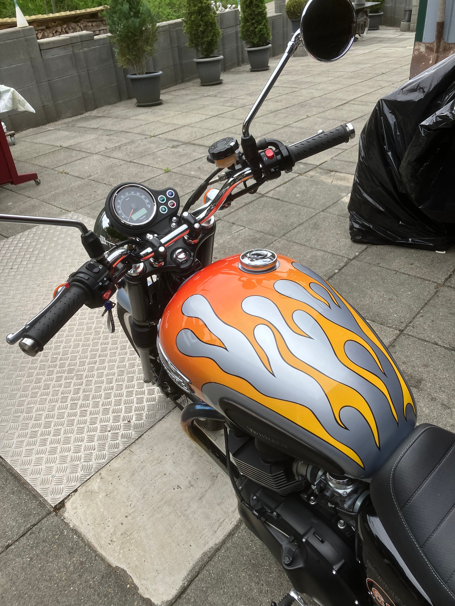 TRIUMPH Bonneville SE 900 i-image-9