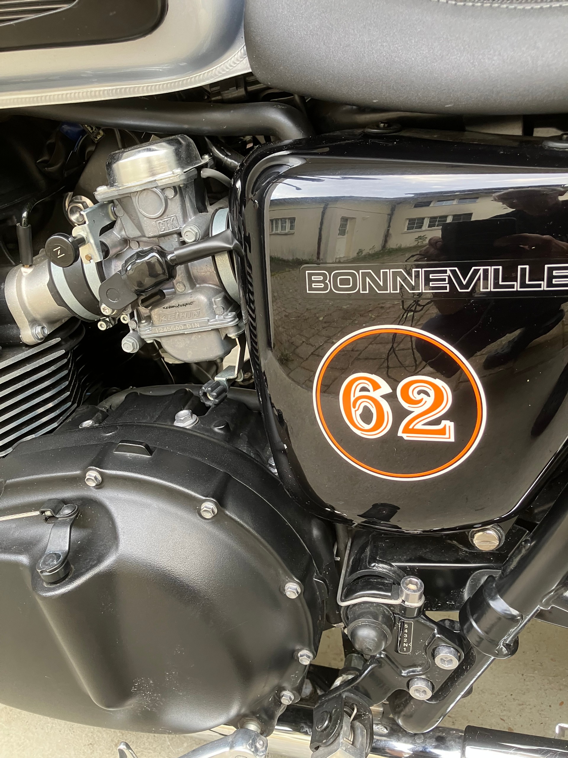 TRIUMPH Triumph Bonneville T100 SE Liebhaberstück mit Character-image-12