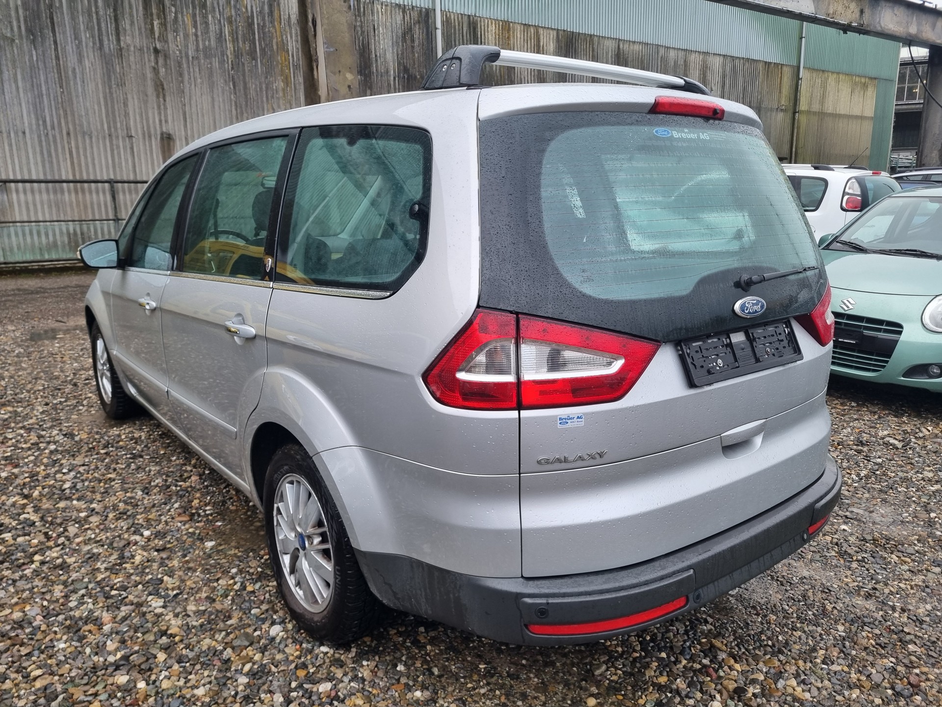 FORD Galaxy 2.0i Ghia-image-2