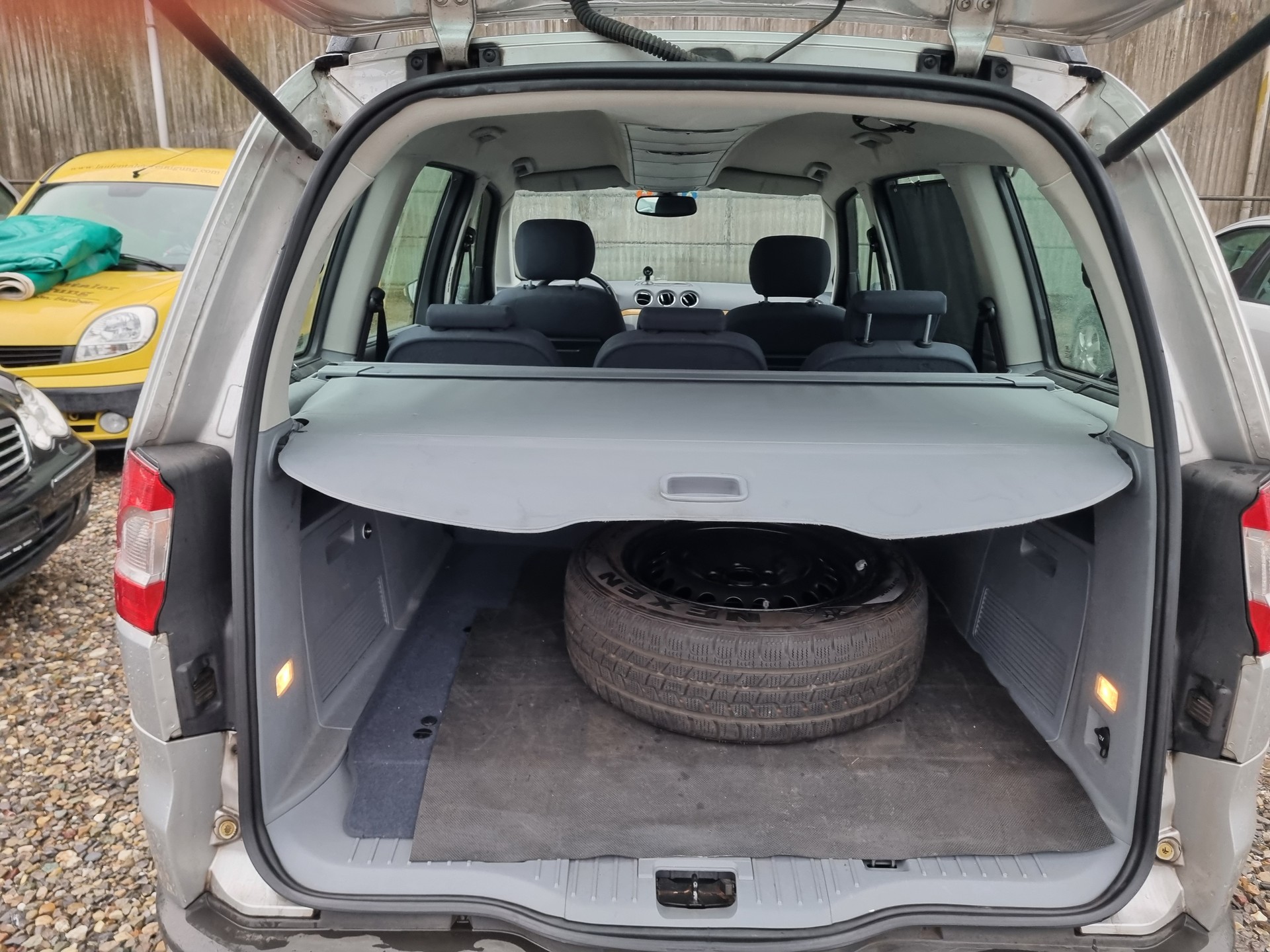 FORD Galaxy 2.0i Ghia-image-7