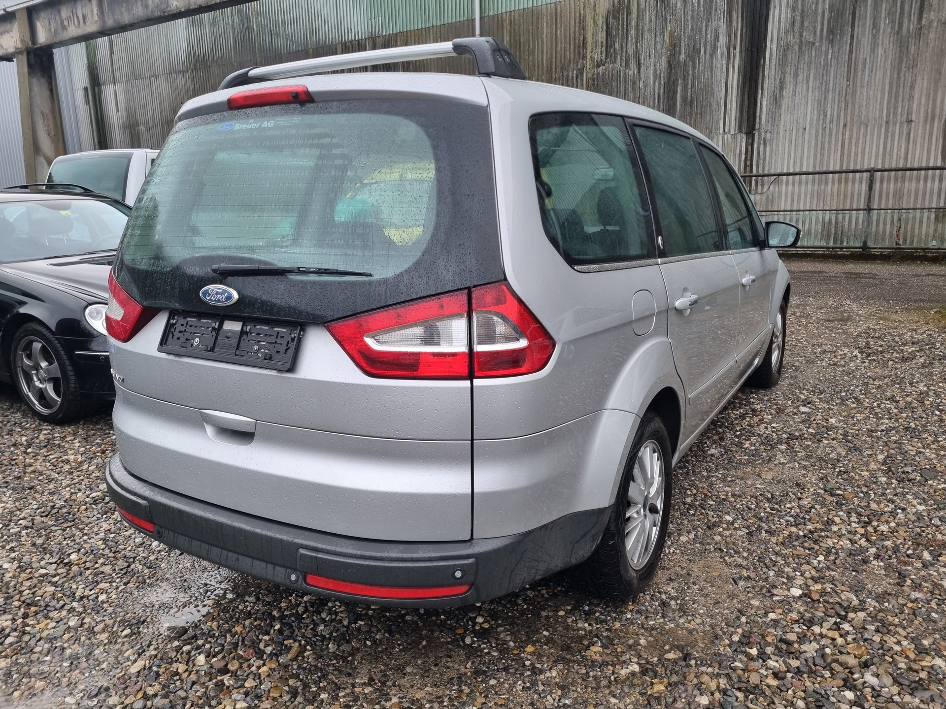 FORD Galaxy 2.0i Ghia-image-3