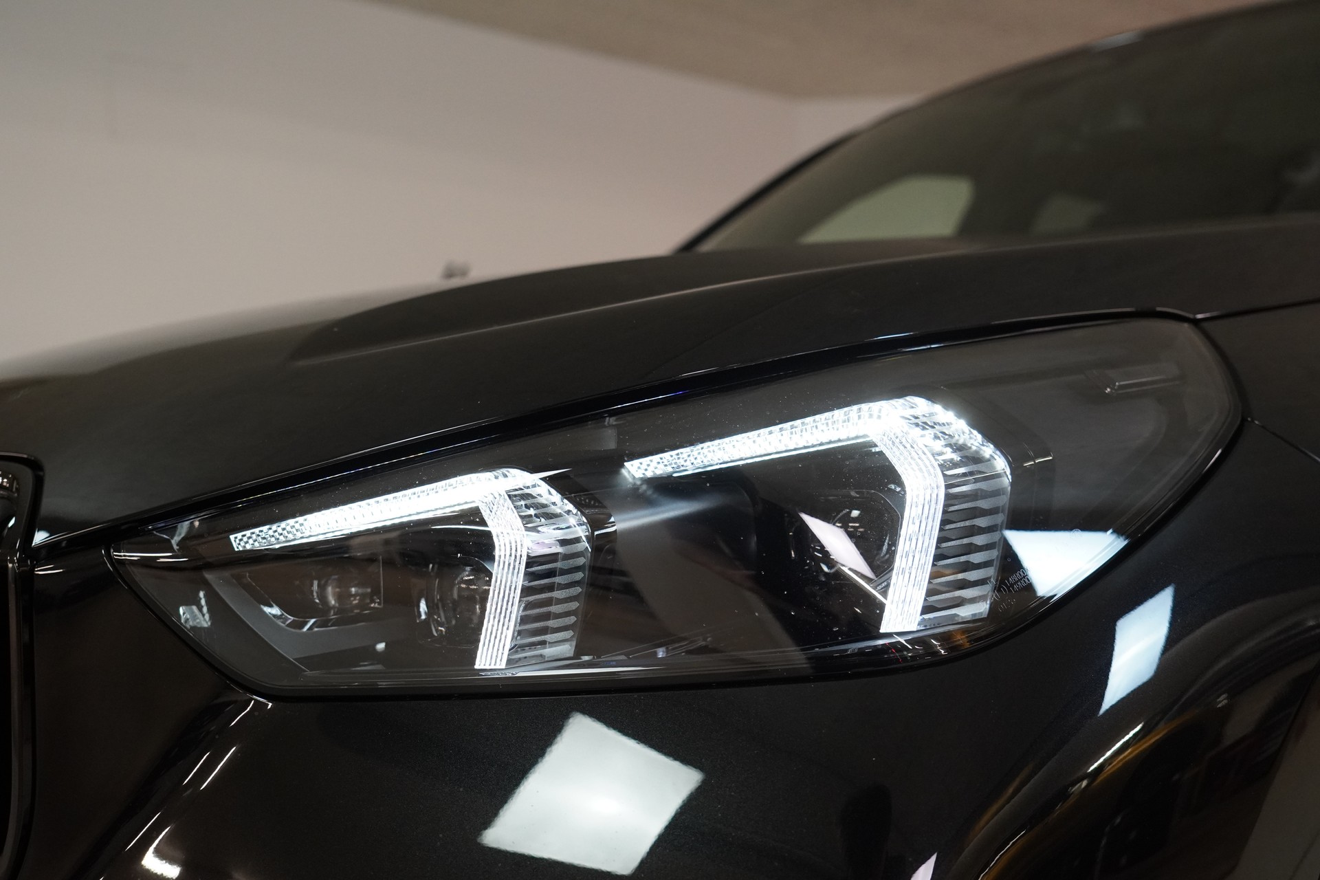 BMW X1 xDrive M35i-image-8