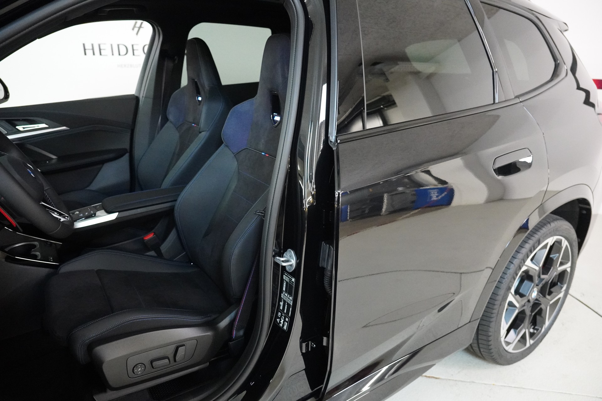 BMW X1 xDrive M35i-image-11