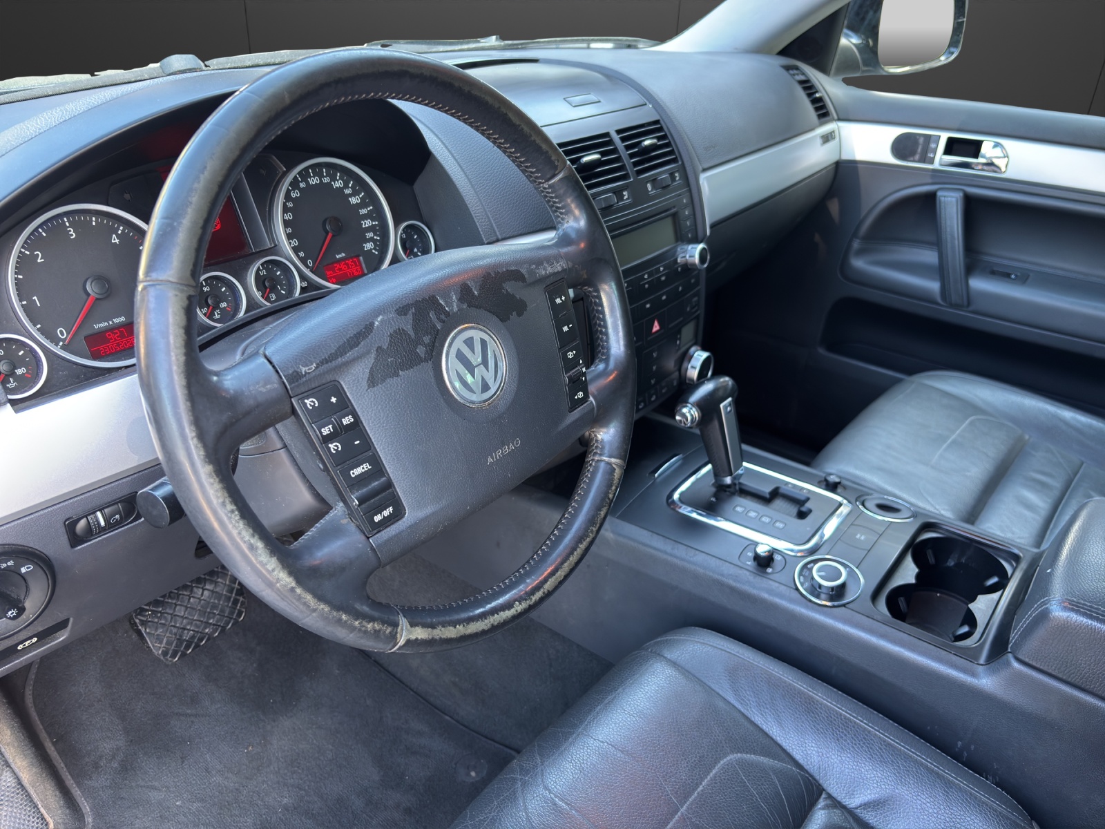 VW Touareg 3.0 TDI Tiptronic-showroom-element-3