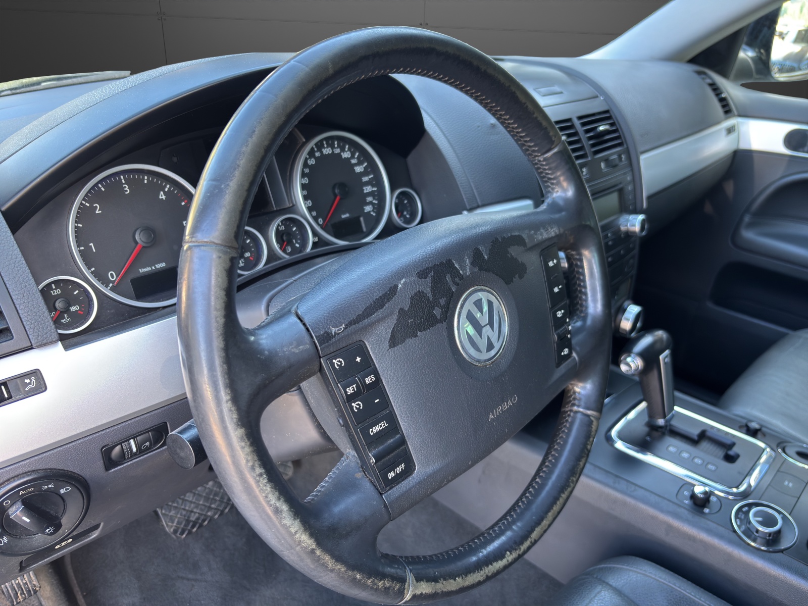 VW Touareg 3.0 TDI Tiptronic-image-4