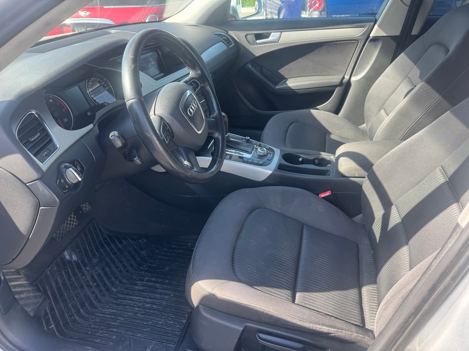 AUDI A4 Avant 1.8 TFSI multitronic-image-6