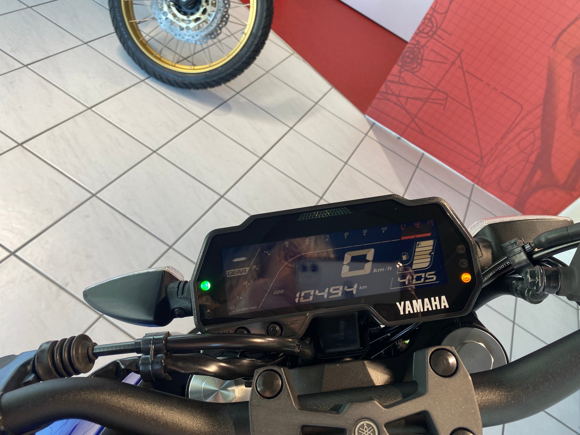 YAMAHA MT-125 ABS-showroom-element-3