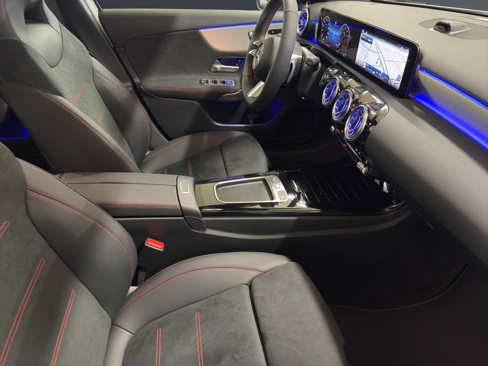 MERCEDES-BENZ A 220 4M Berline Compacte-image-9