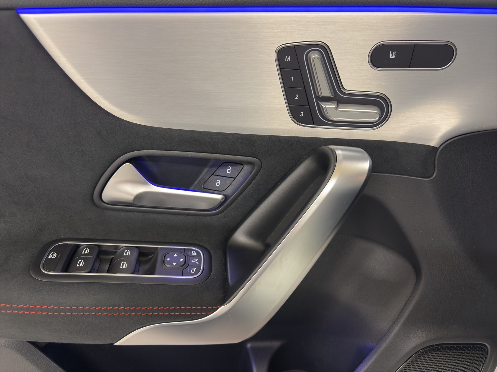 MERCEDES-BENZ A 220 4M Berline Compacte-image-12