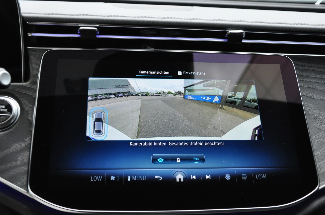 MERCEDES-BENZ E 220 d 9G-Tronic AMG Line-image-12