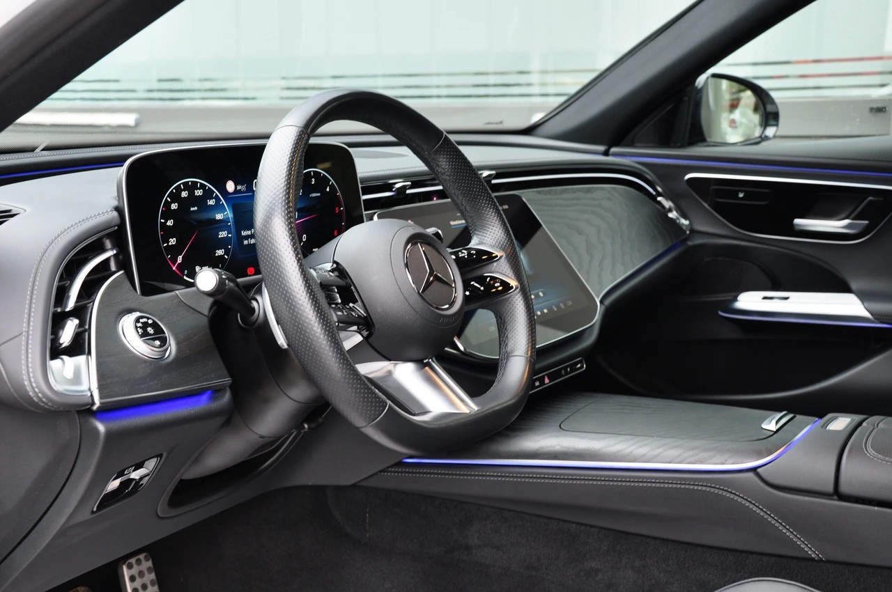MERCEDES-BENZ E 220 d 9G-Tronic AMG Line-image-10