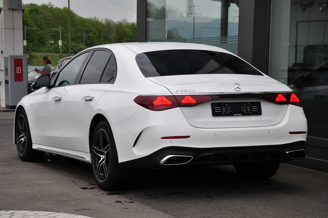 MERCEDES-BENZ E 220 d 9G-Tronic AMG Line-image-5