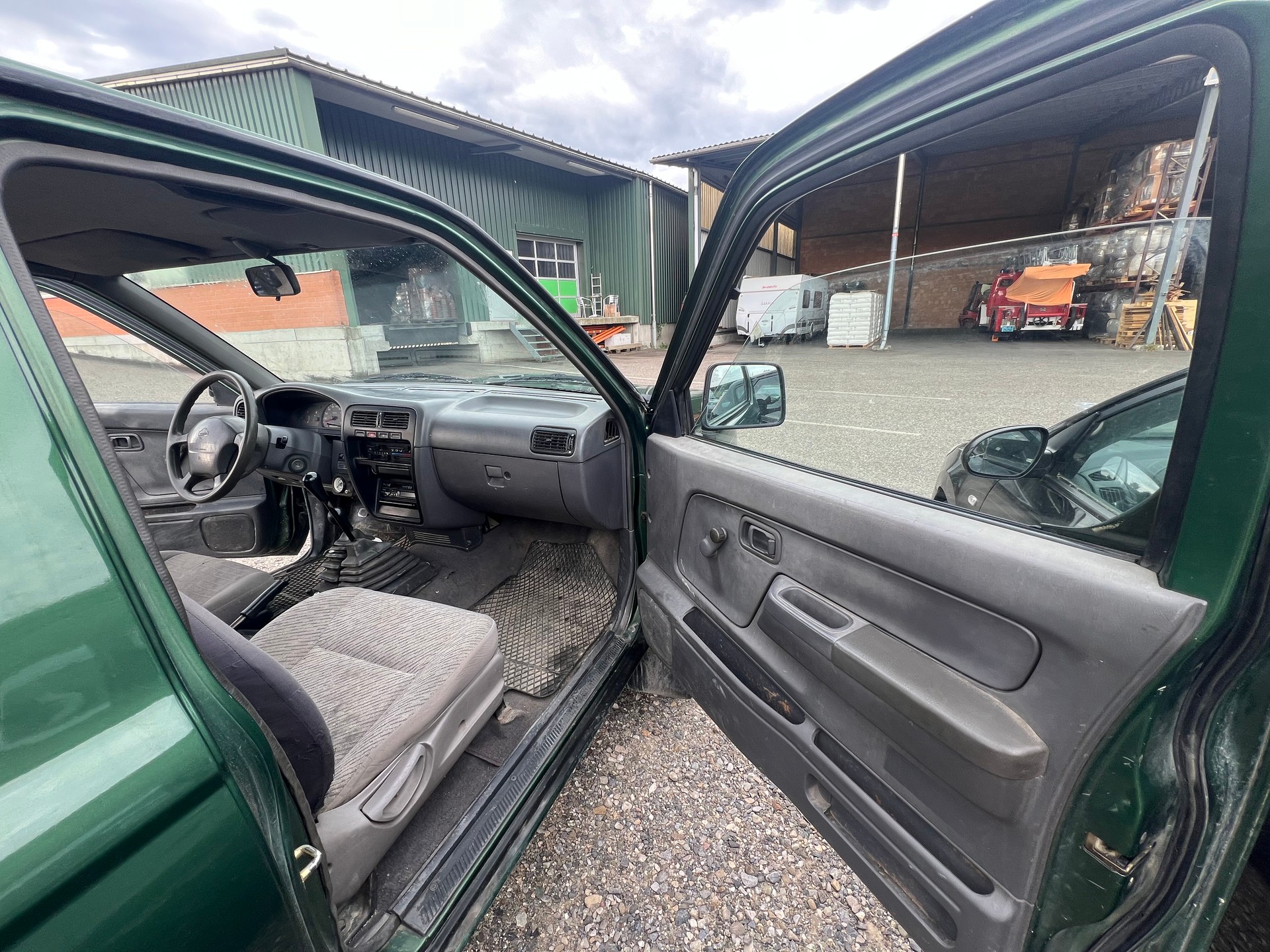 NISSAN King Cab 2.5TDi 4x4-image-11
