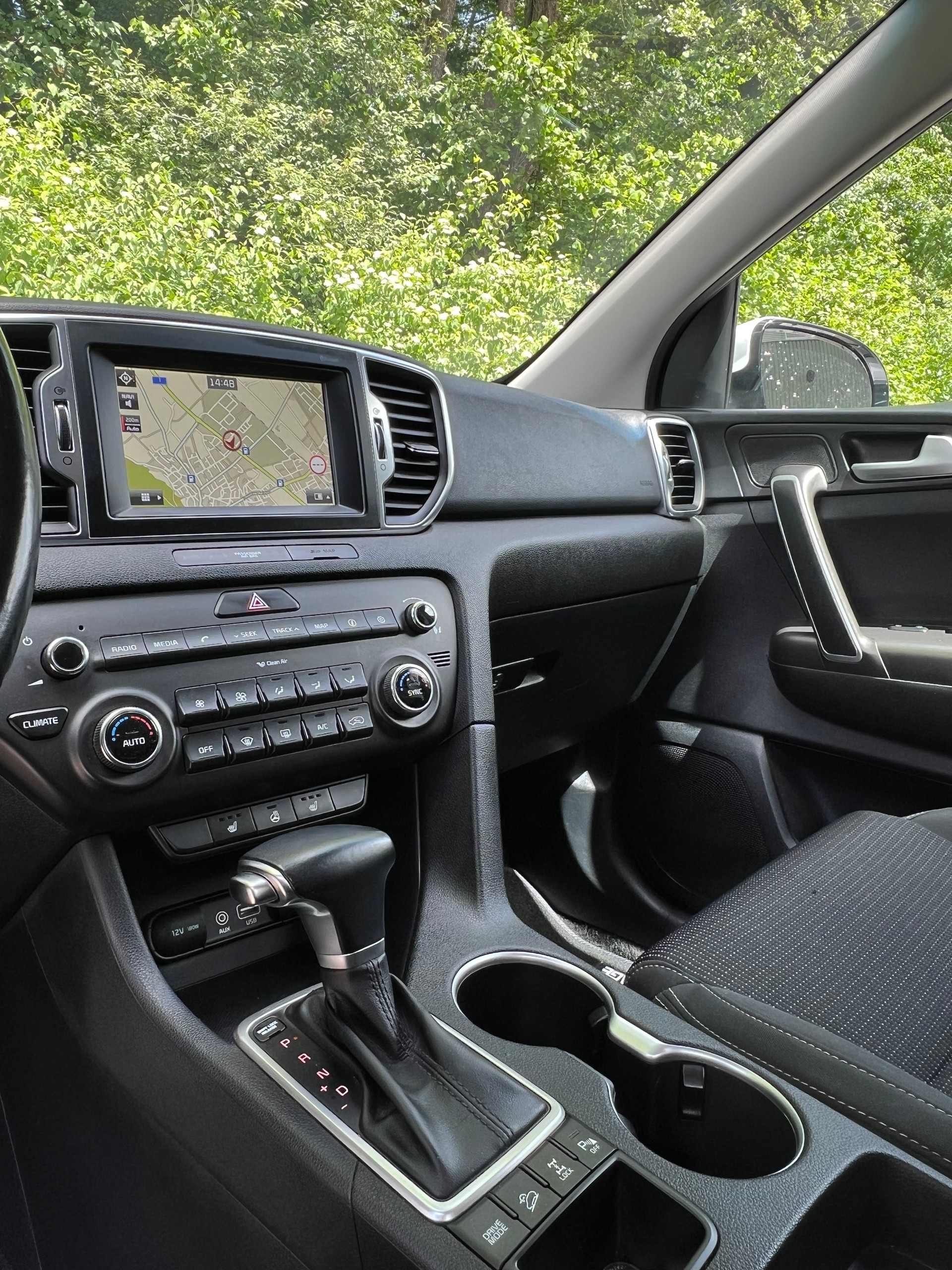 KIA Sportage 2.0 CRDi Trend-image-11