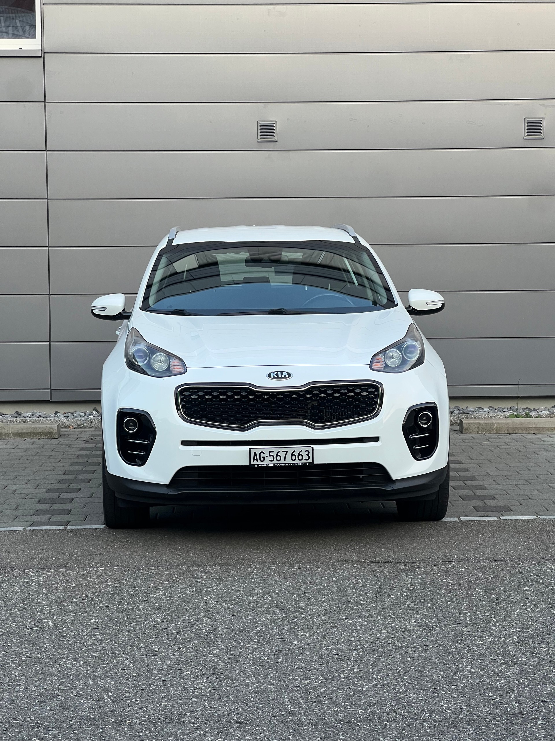 KIA Sportage 2.0 CRDi Trend-image-2