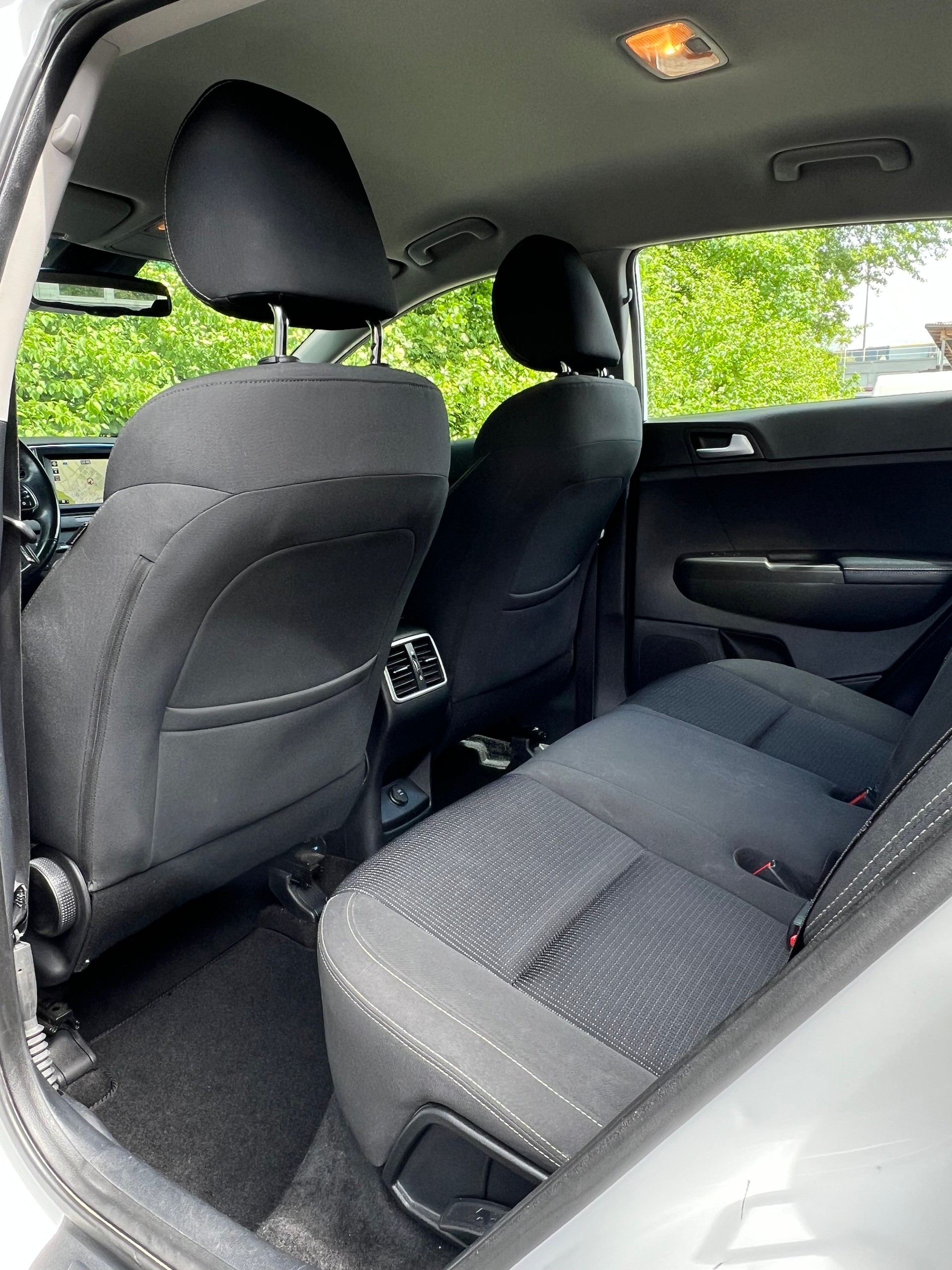 KIA Sportage 2.0 CRDi Trend-image-17