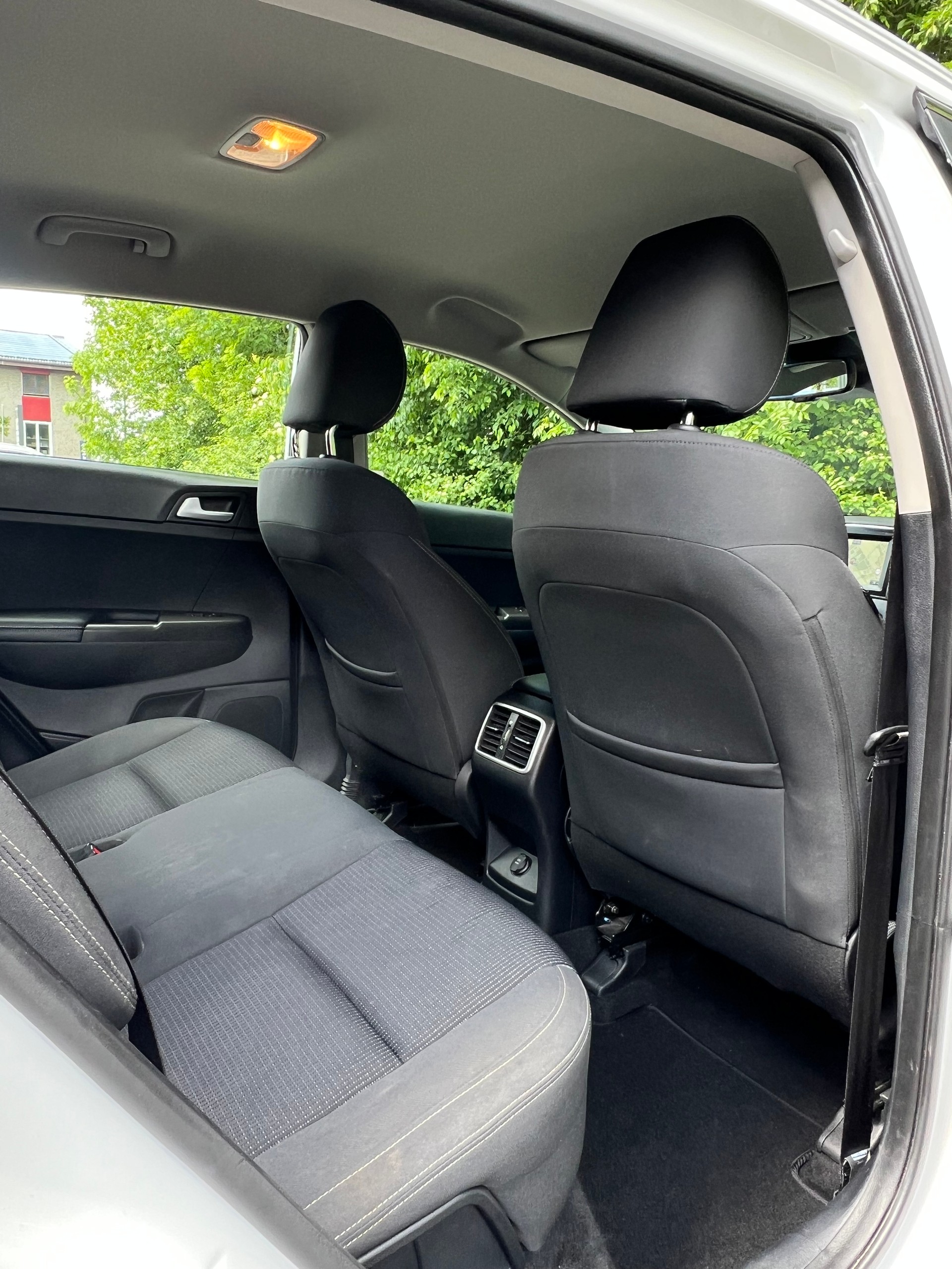 KIA Sportage 2.0 CRDi Trend-image-16