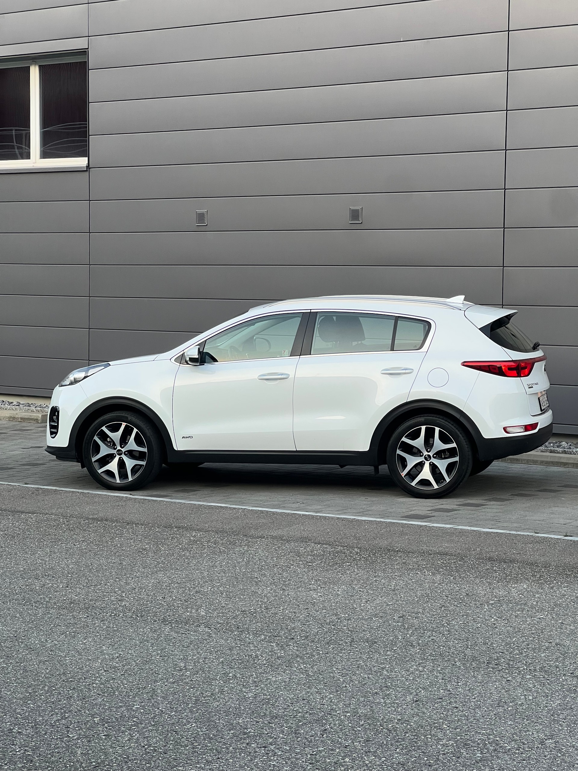 KIA Sportage 2.0 CRDi Trend-image-11