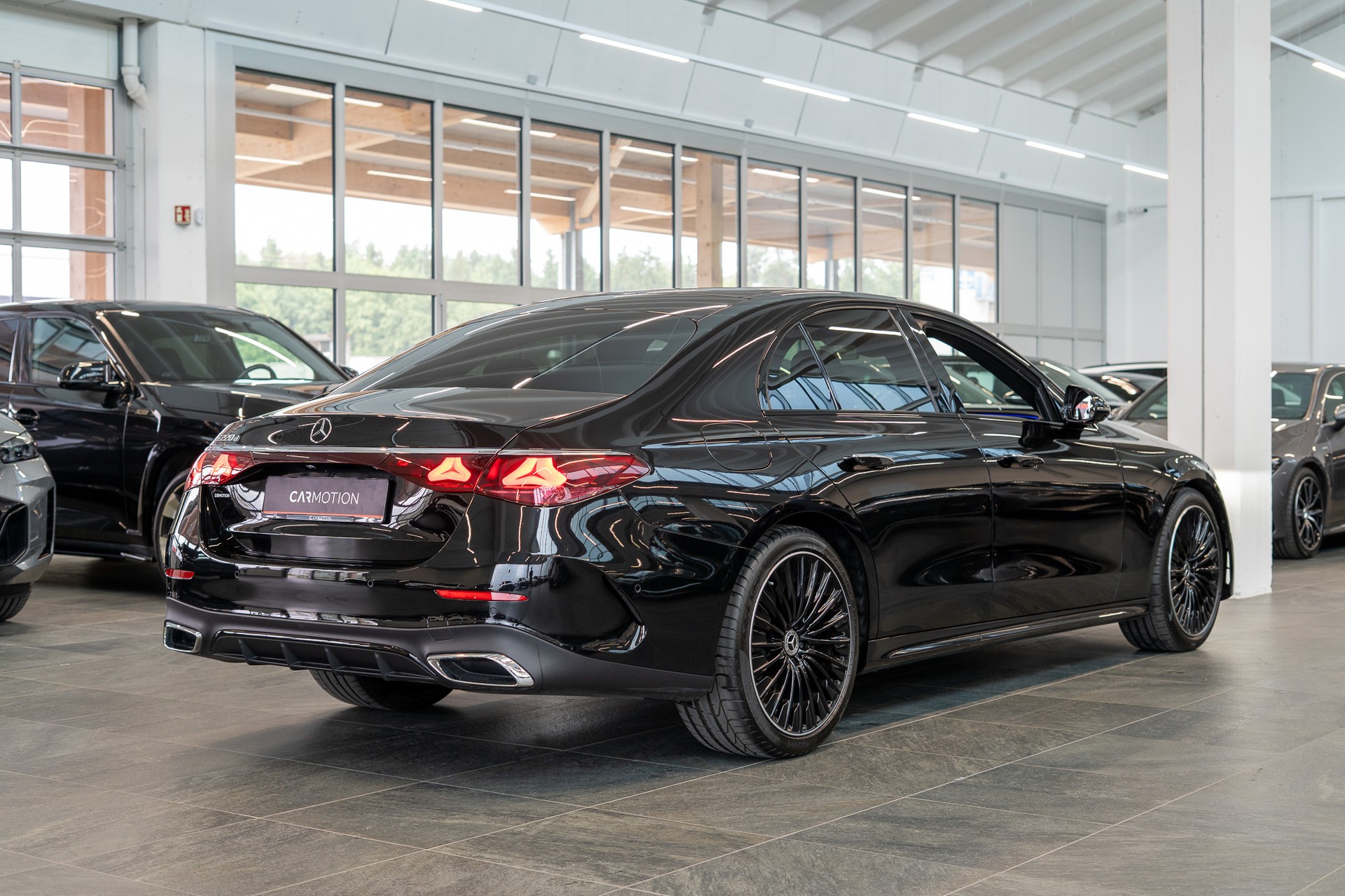 MERCEDES-BENZ E 220 d AMG Line / Superscreen-Hyperscreen / 360° Kamera / 20" Felgen-showroom-element-3