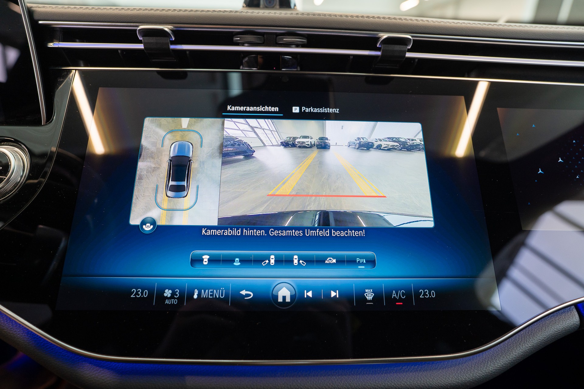 MERCEDES-BENZ E 220 d AMG Line / Superscreen-Hyperscreen / 360° Kamera / 20" Felgen-image-18