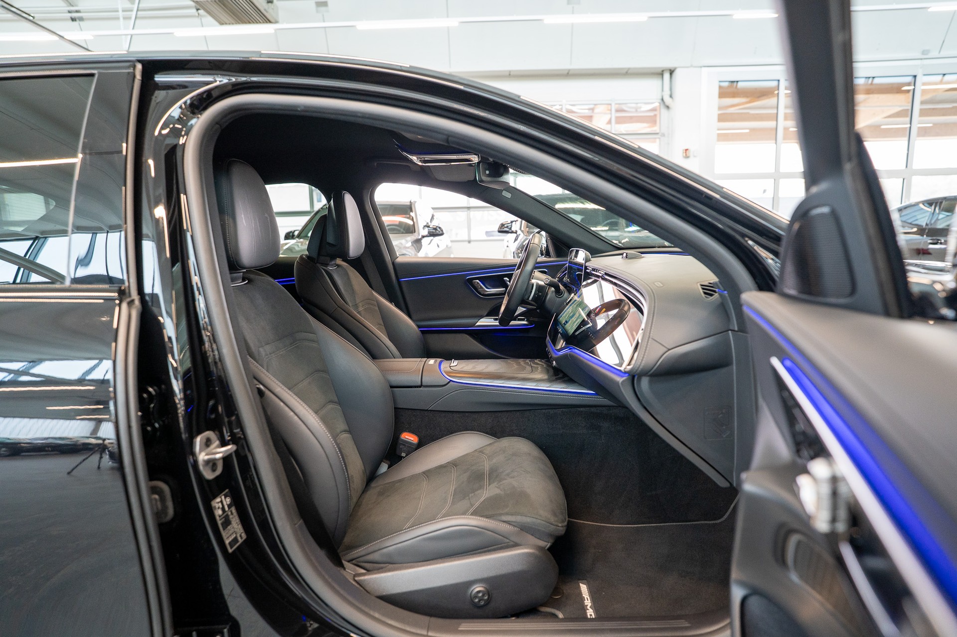 MERCEDES-BENZ E 220 d AMG Line / Superscreen-Hyperscreen / 360° Kamera / 20" Felgen-image-12