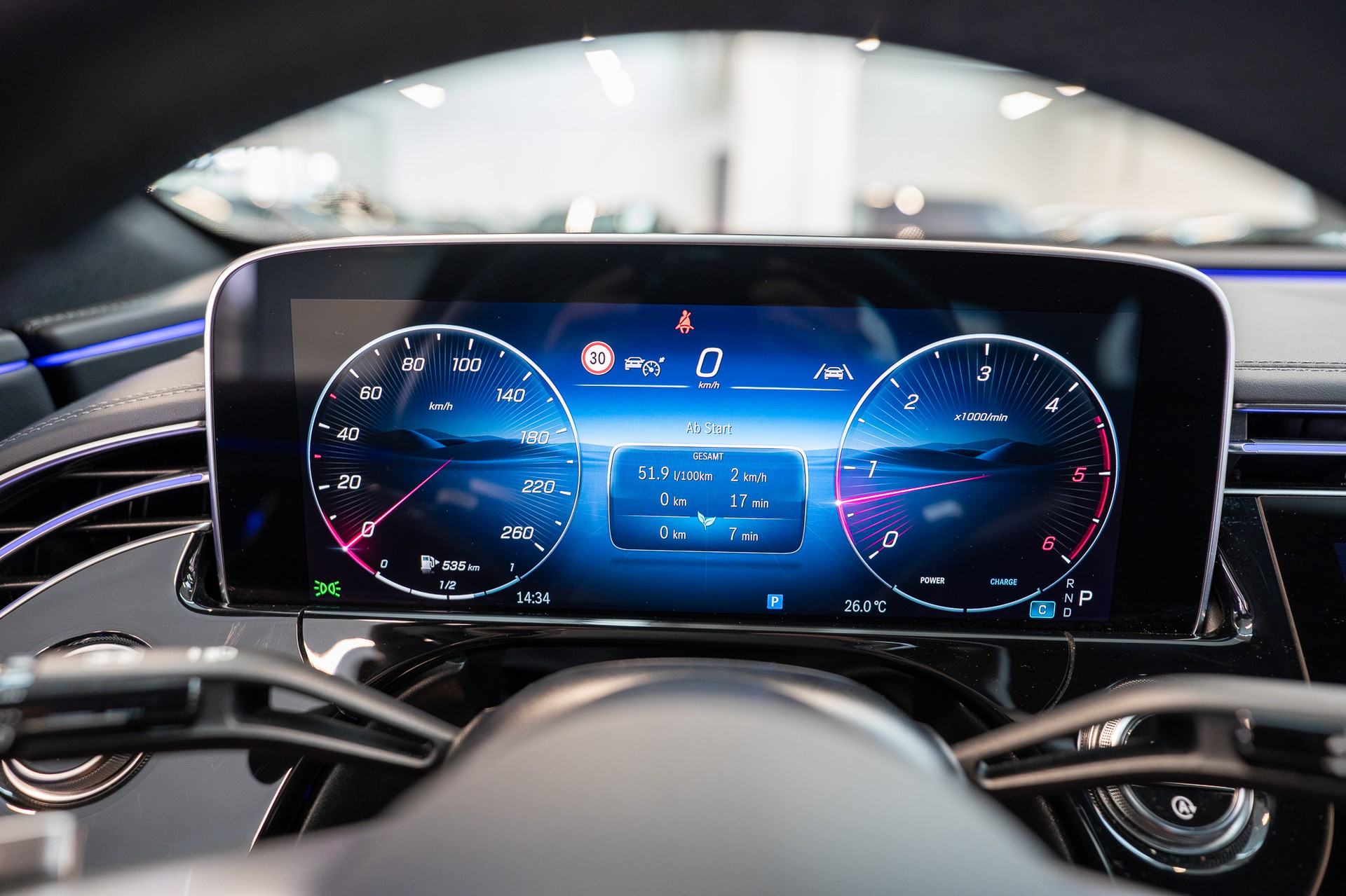 MERCEDES-BENZ E 220 d AMG Line / Superscreen-Hyperscreen / 360° Kamera / 20" Felgen-image-21