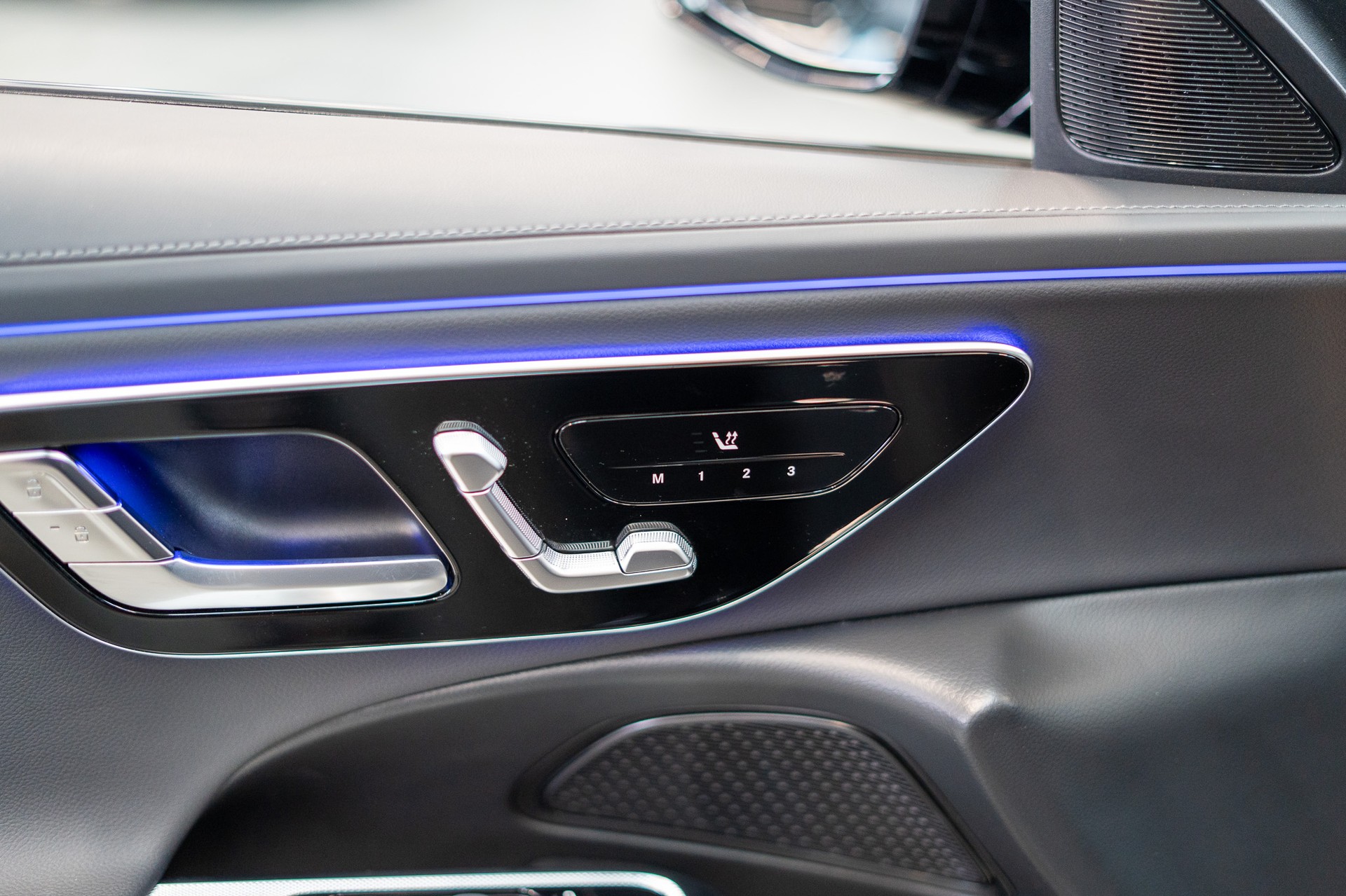 MERCEDES-BENZ E 220 d AMG Line / Superscreen-Hyperscreen / 360° Kamera / 20" Felgen-image-22