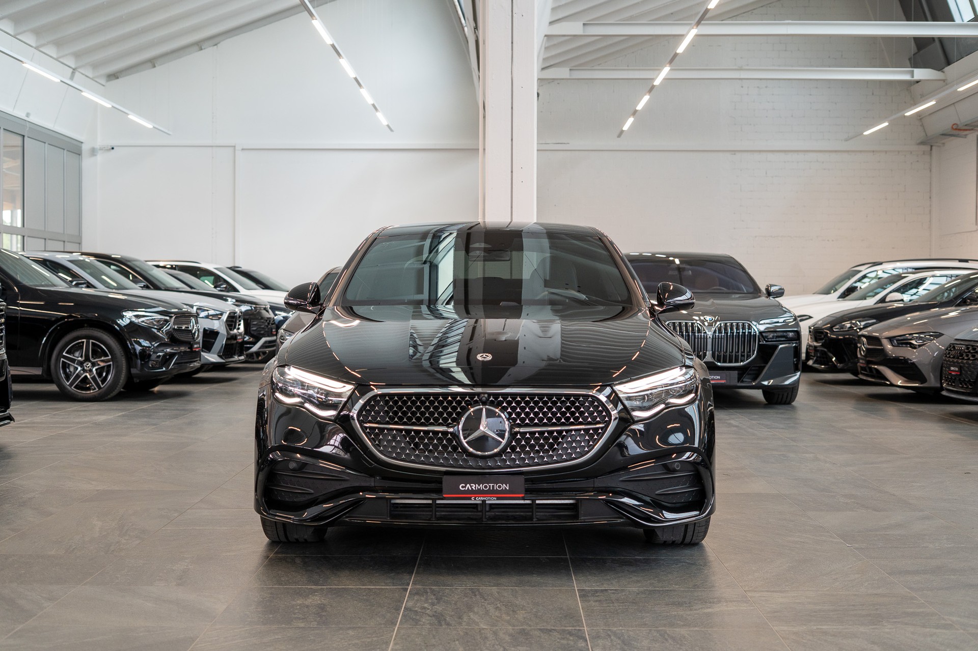 MERCEDES-BENZ E 220 d AMG Line / Superscreen-Hyperscreen / 360° Kamera / 20" Felgen-showroom-element-1
