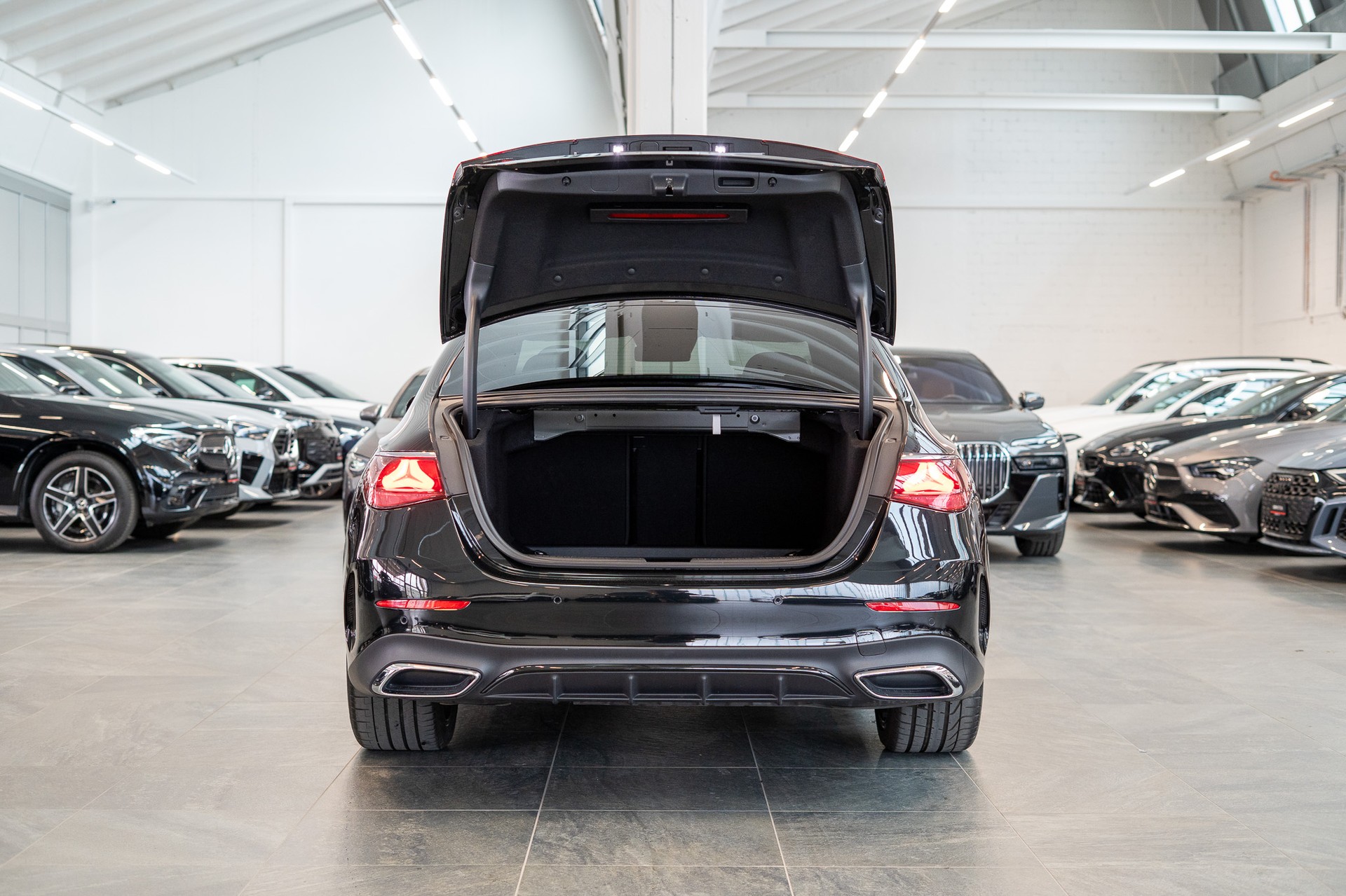 MERCEDES-BENZ E 220 d AMG Line / Superscreen-Hyperscreen / 360° Kamera / 20" Felgen-image-5