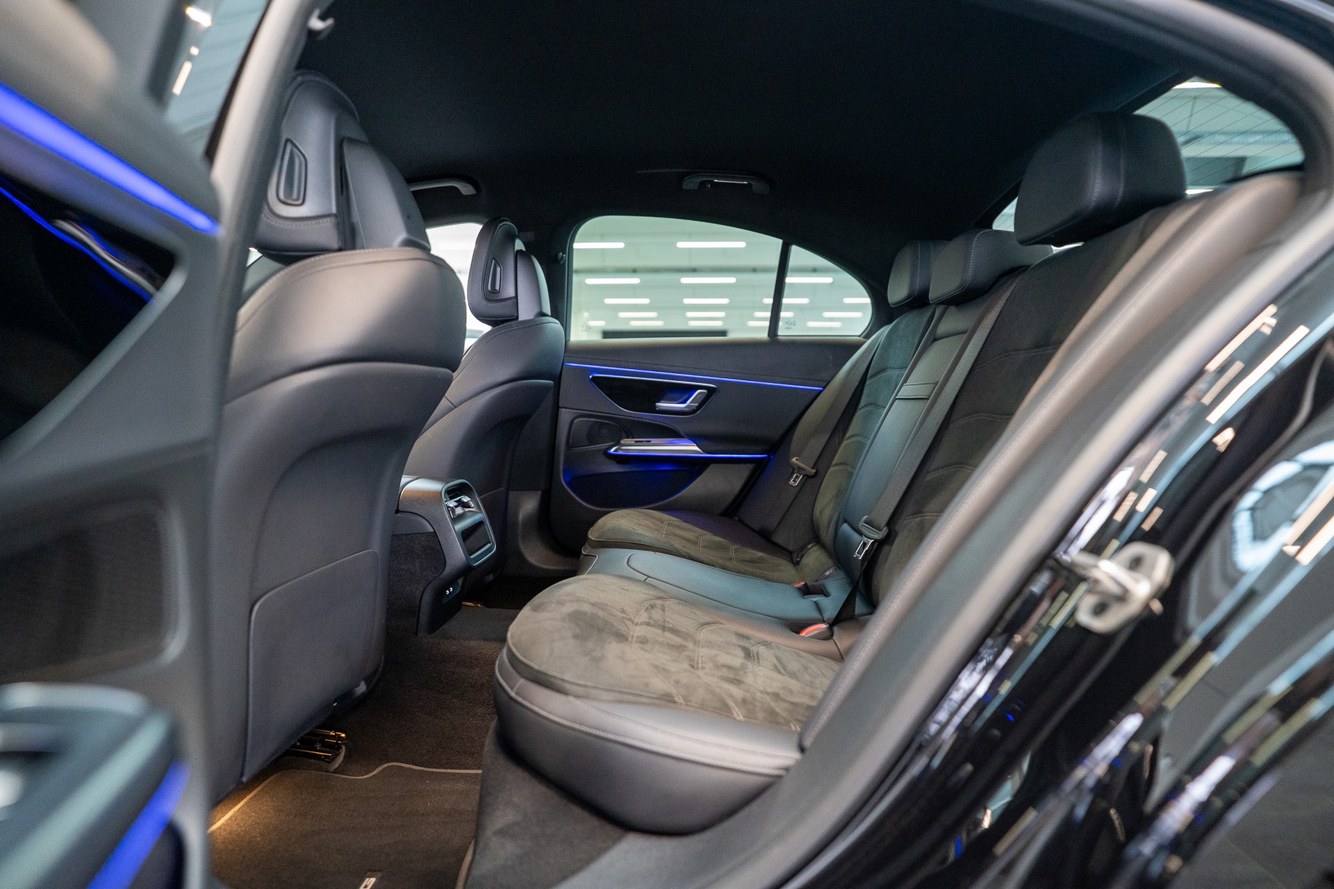 MERCEDES-BENZ E 220 d AMG Line / Superscreen-Hyperscreen / 360° Kamera / 20" Felgen-image-10