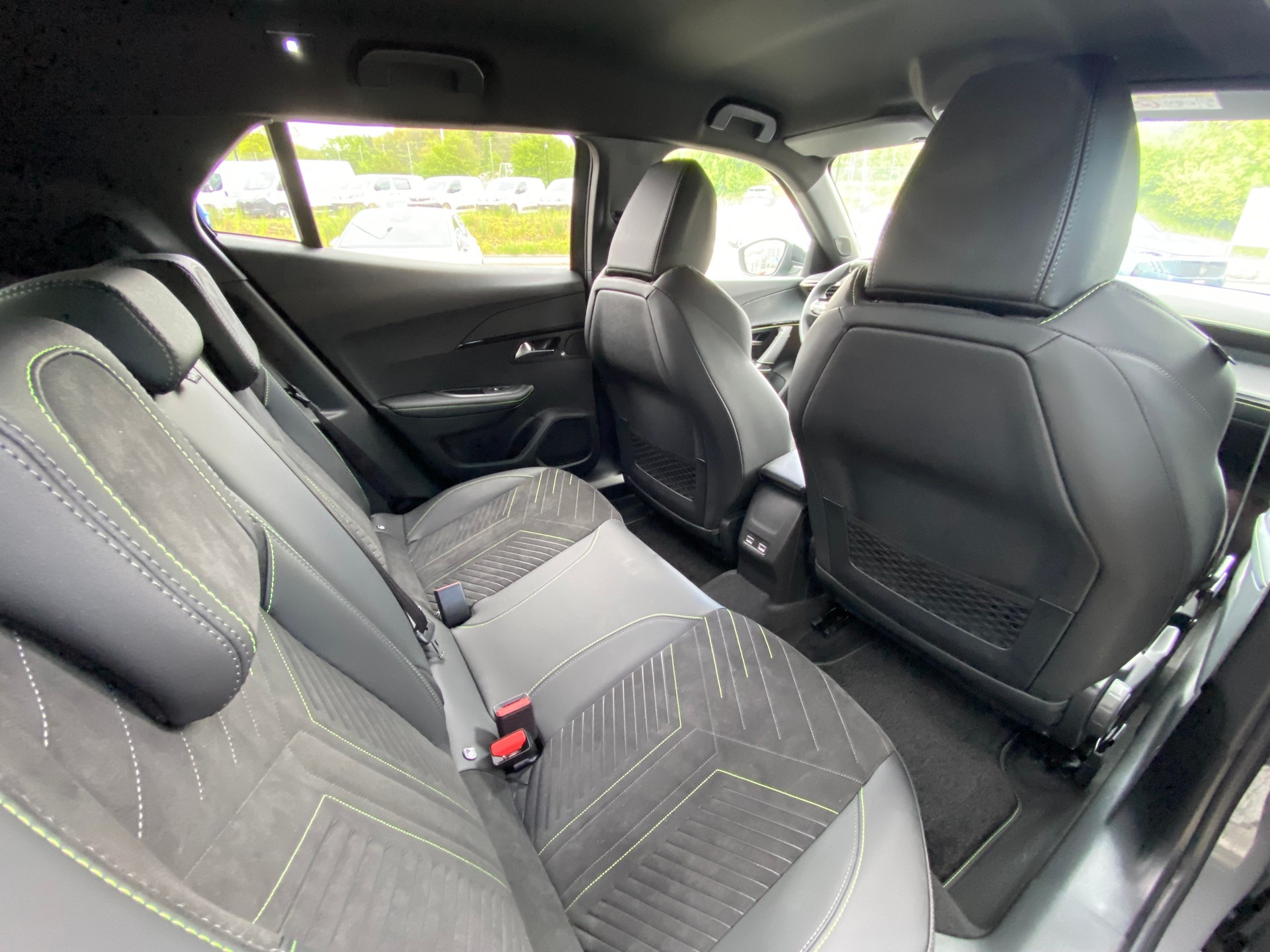 PEUGEOT 2008 1.2 145 MHEV GT-image-9
