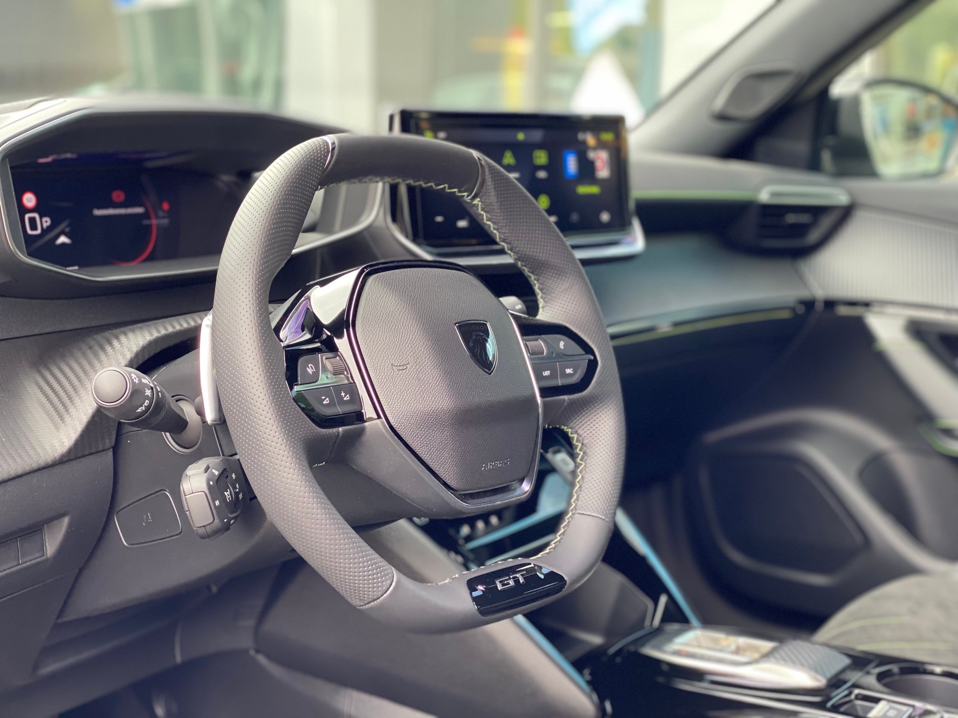 PEUGEOT 2008 1.2 145 MHEV GT-image-6