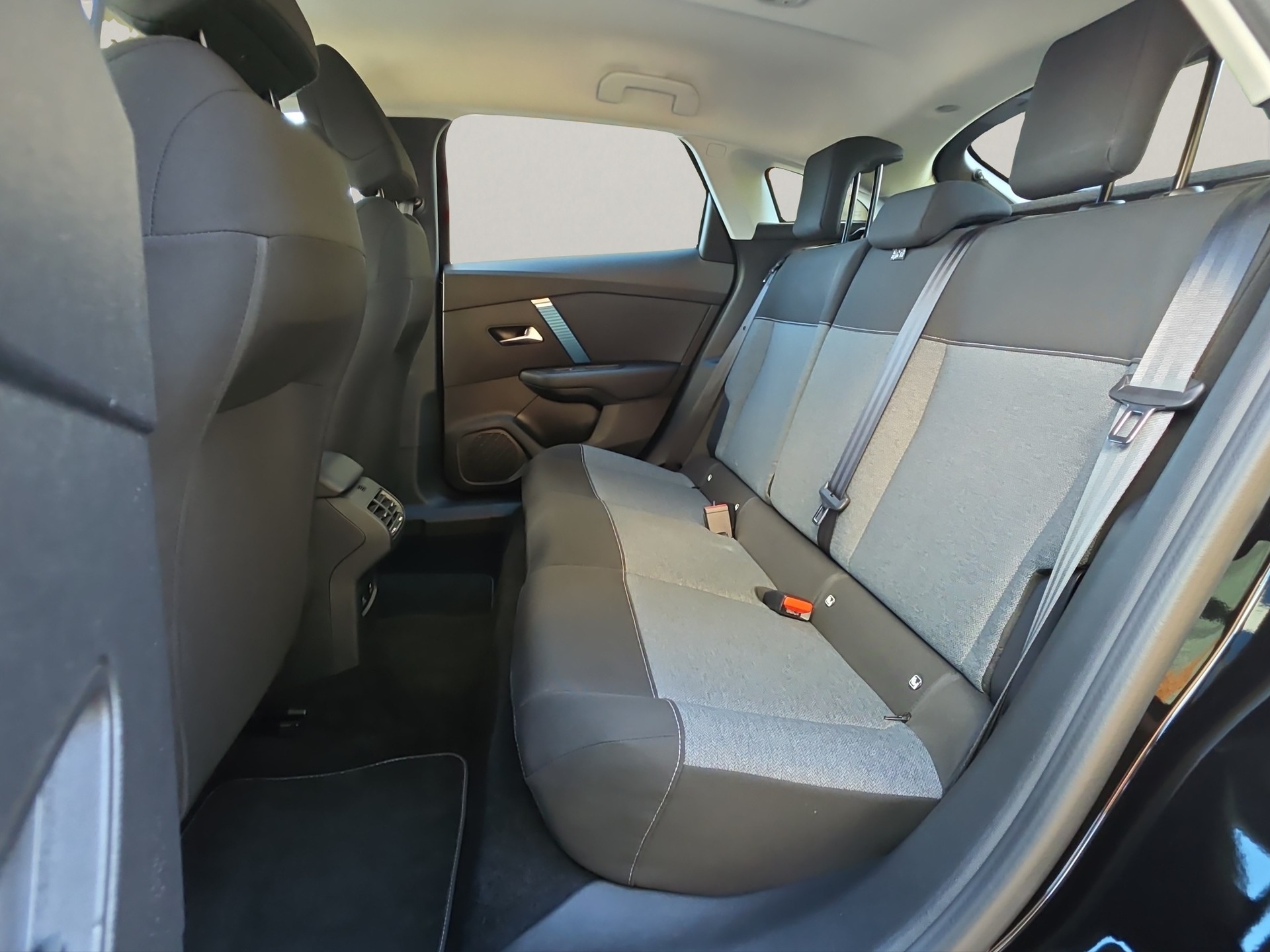 CITROEN C4 Electric Swiss Edition-image-11