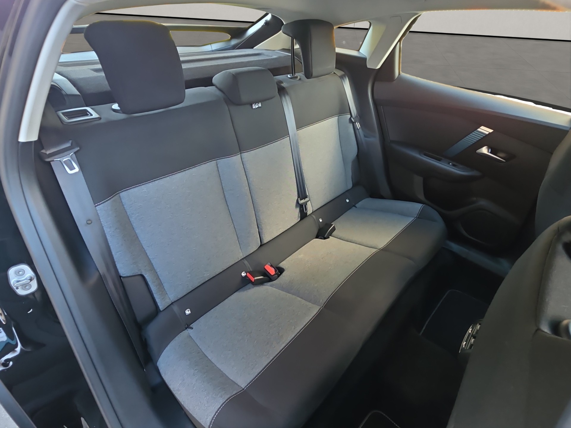 CITROEN C4 Electric Swiss Edition-image-5