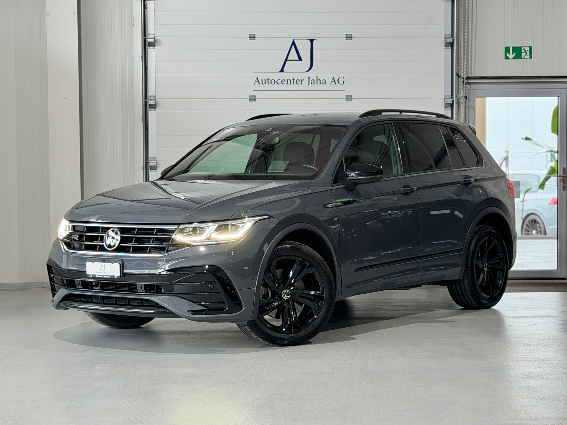 VW Tiguan 2.0TSI R-Line 4Motion DSG (CH) Black Style-image-0