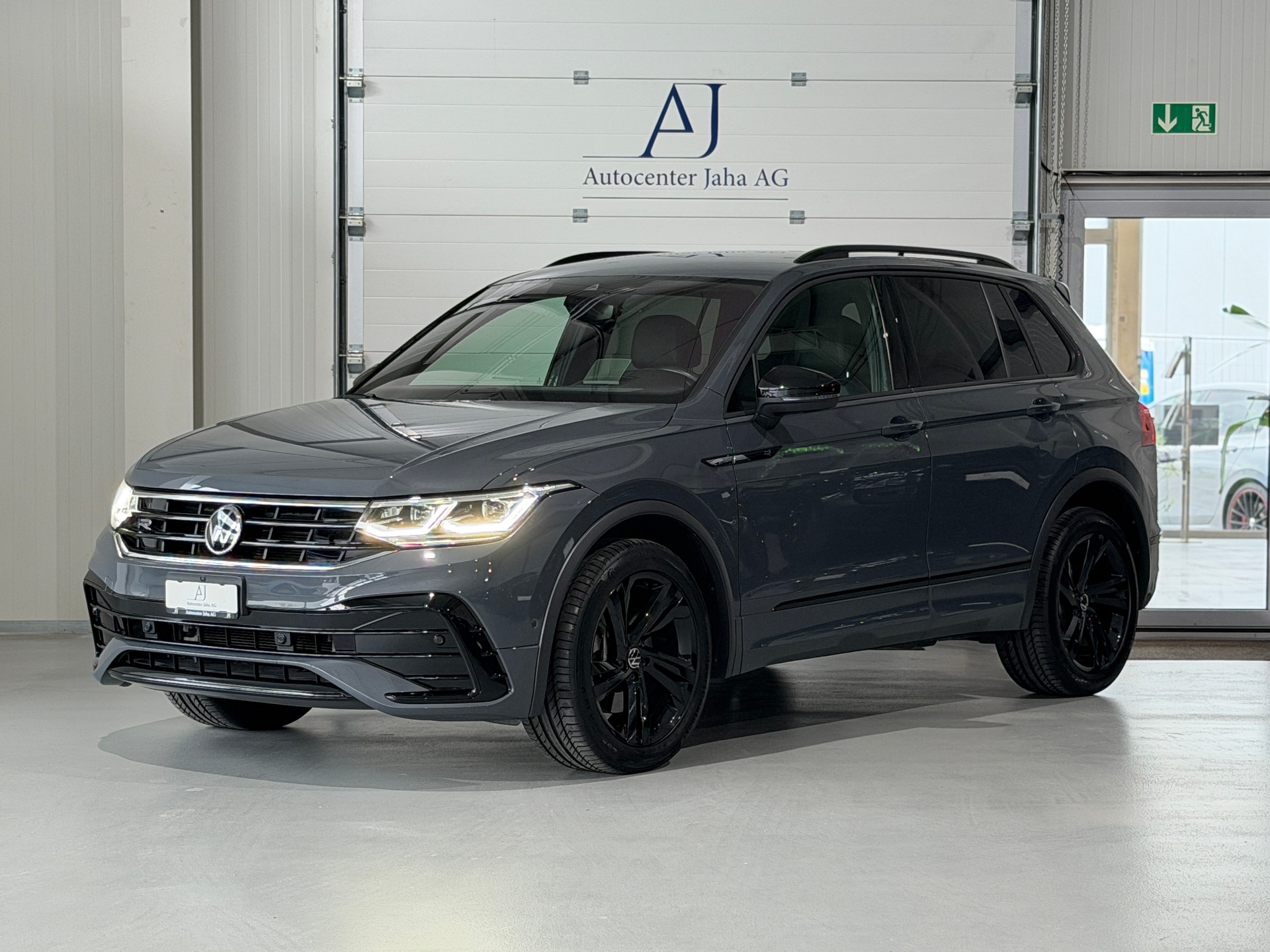 VW Tiguan 2.0TSI R-Line 4Motion DSG (CH) Black Style-image-2