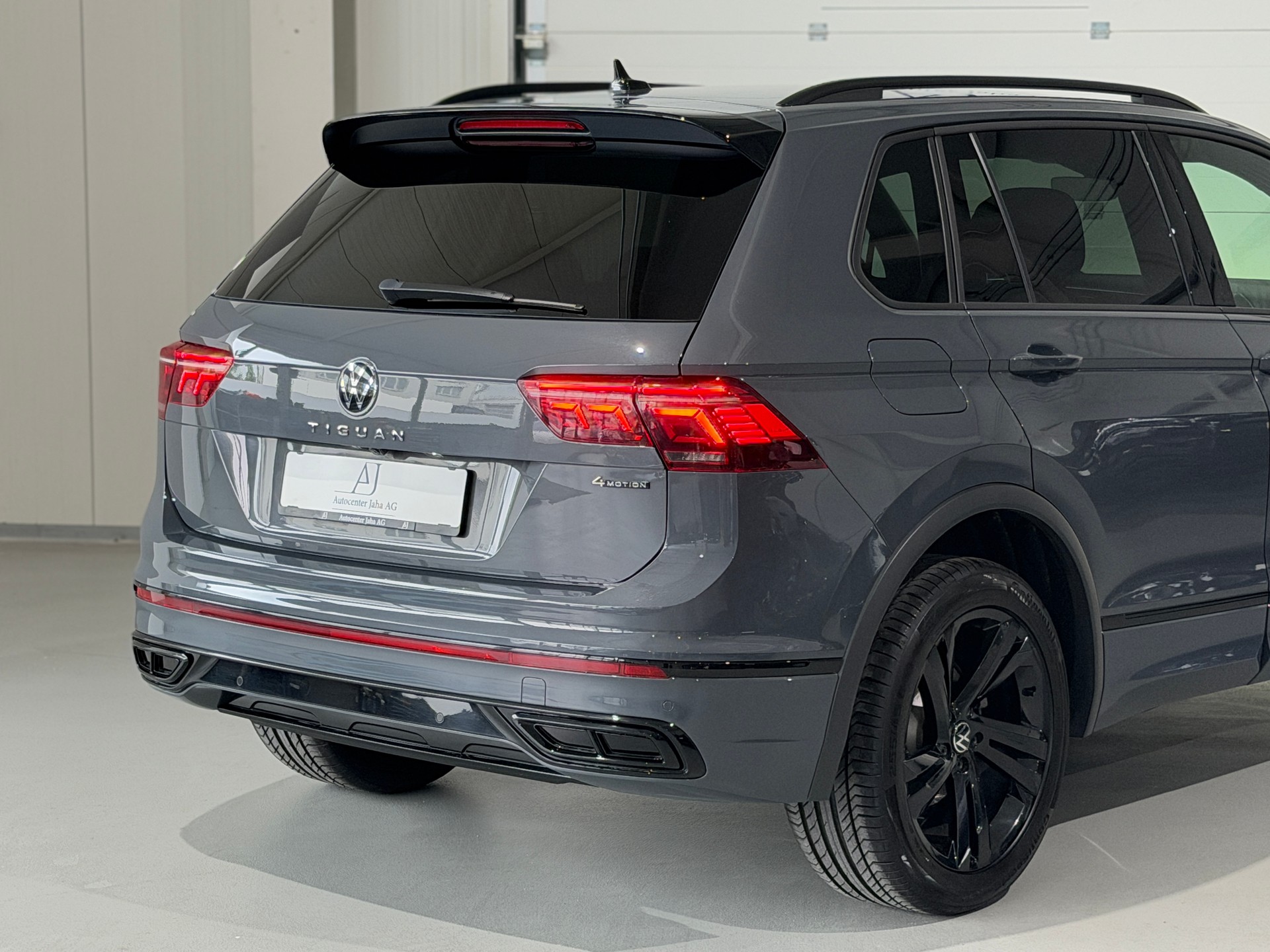 VW Tiguan 2.0TSI R-Line 4Motion DSG (CH) Black Style-image-5