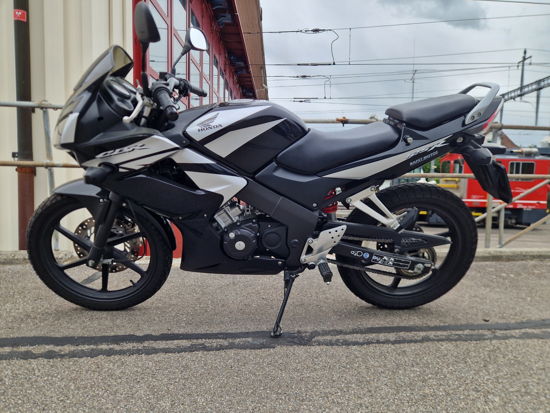 HONDA CBR 125 R-image-3