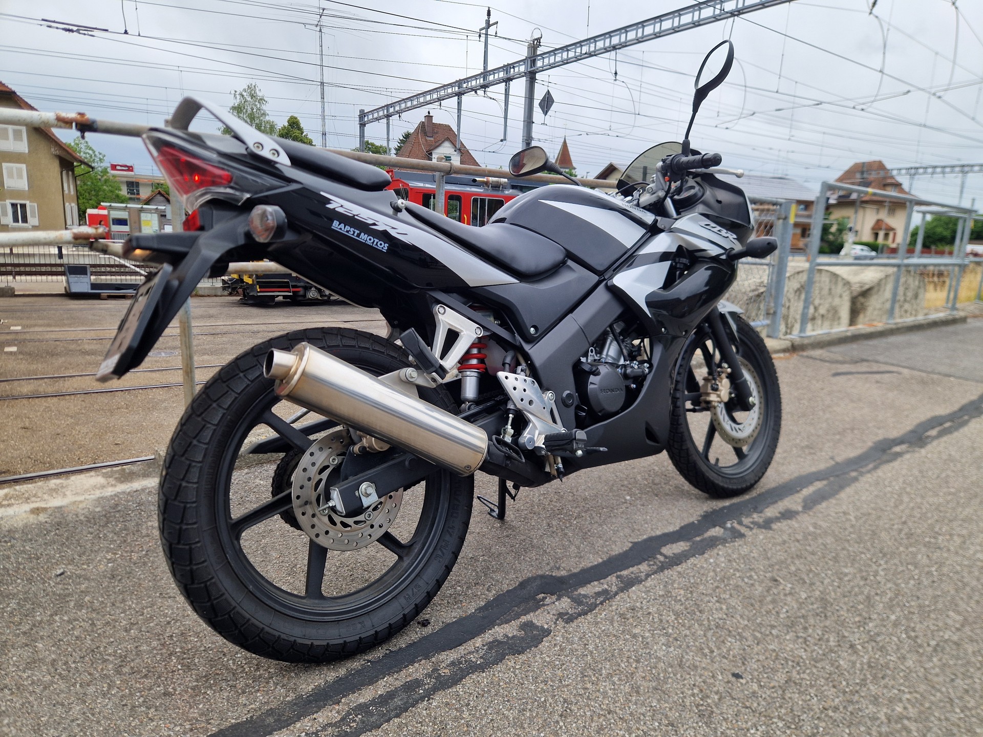 HONDA CBR 125 R-image-2