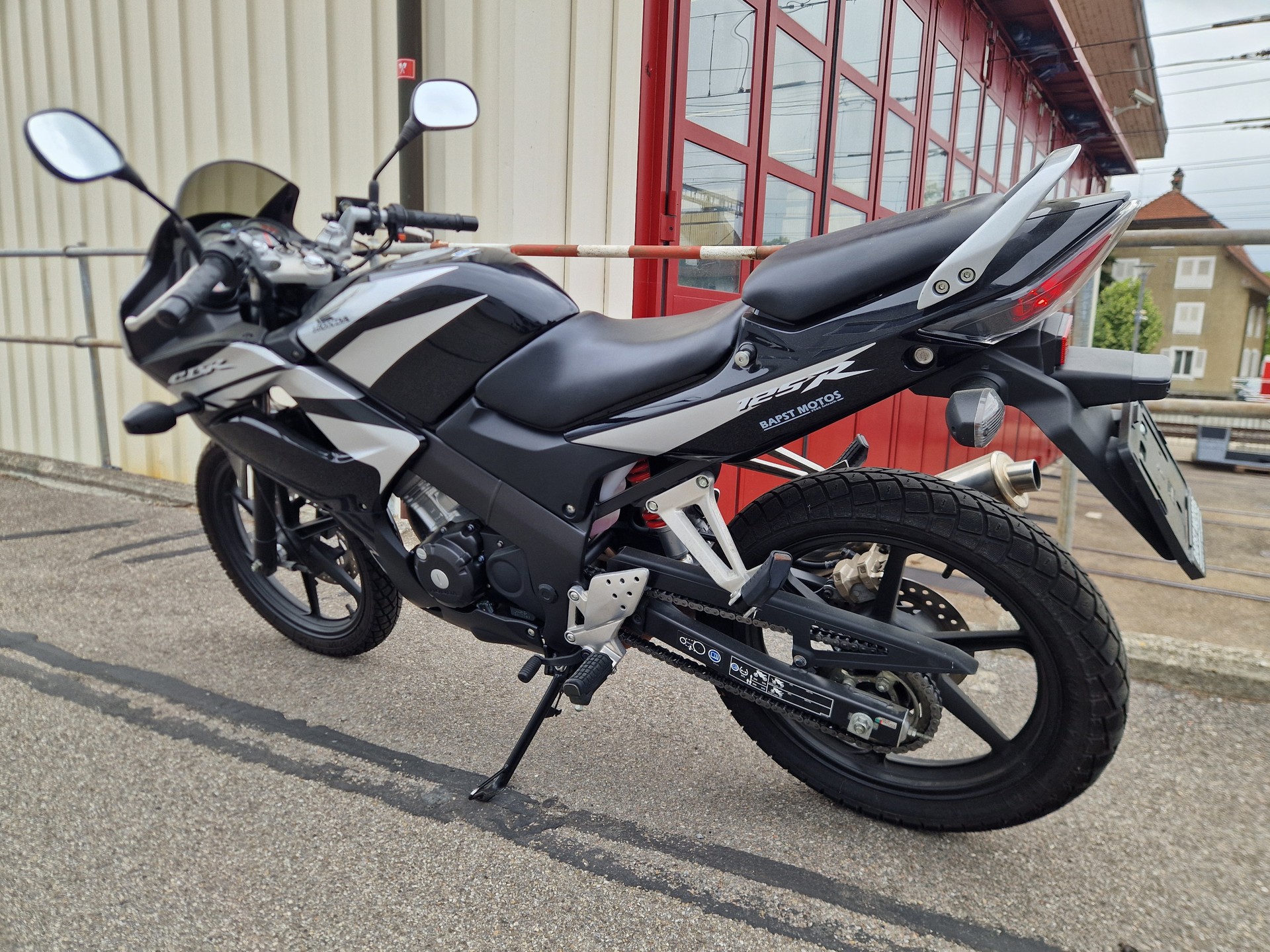 HONDA CBR 125 R-image-5