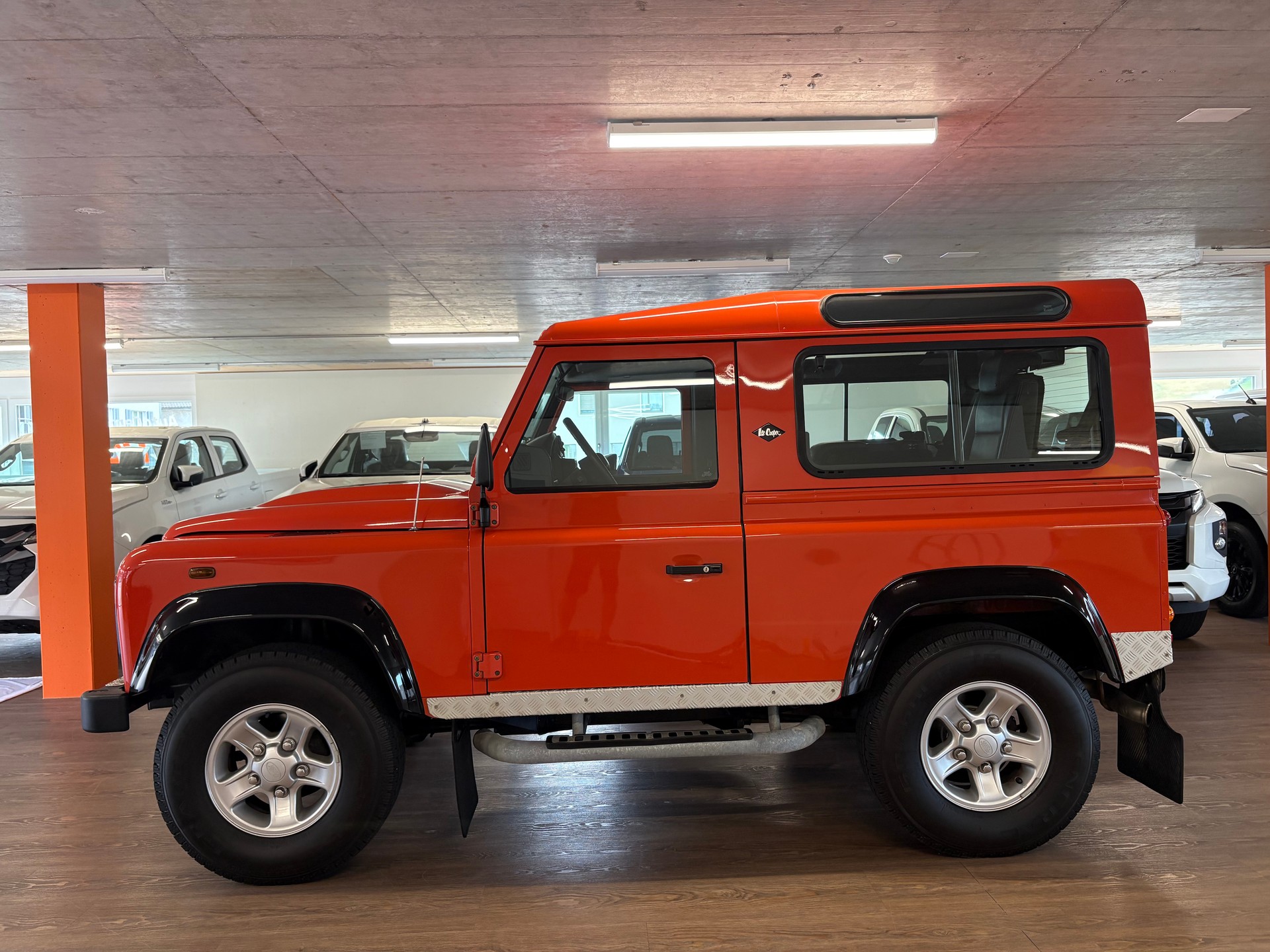 LAND ROVER Defender 90 SW 2.4Tdc-image-2