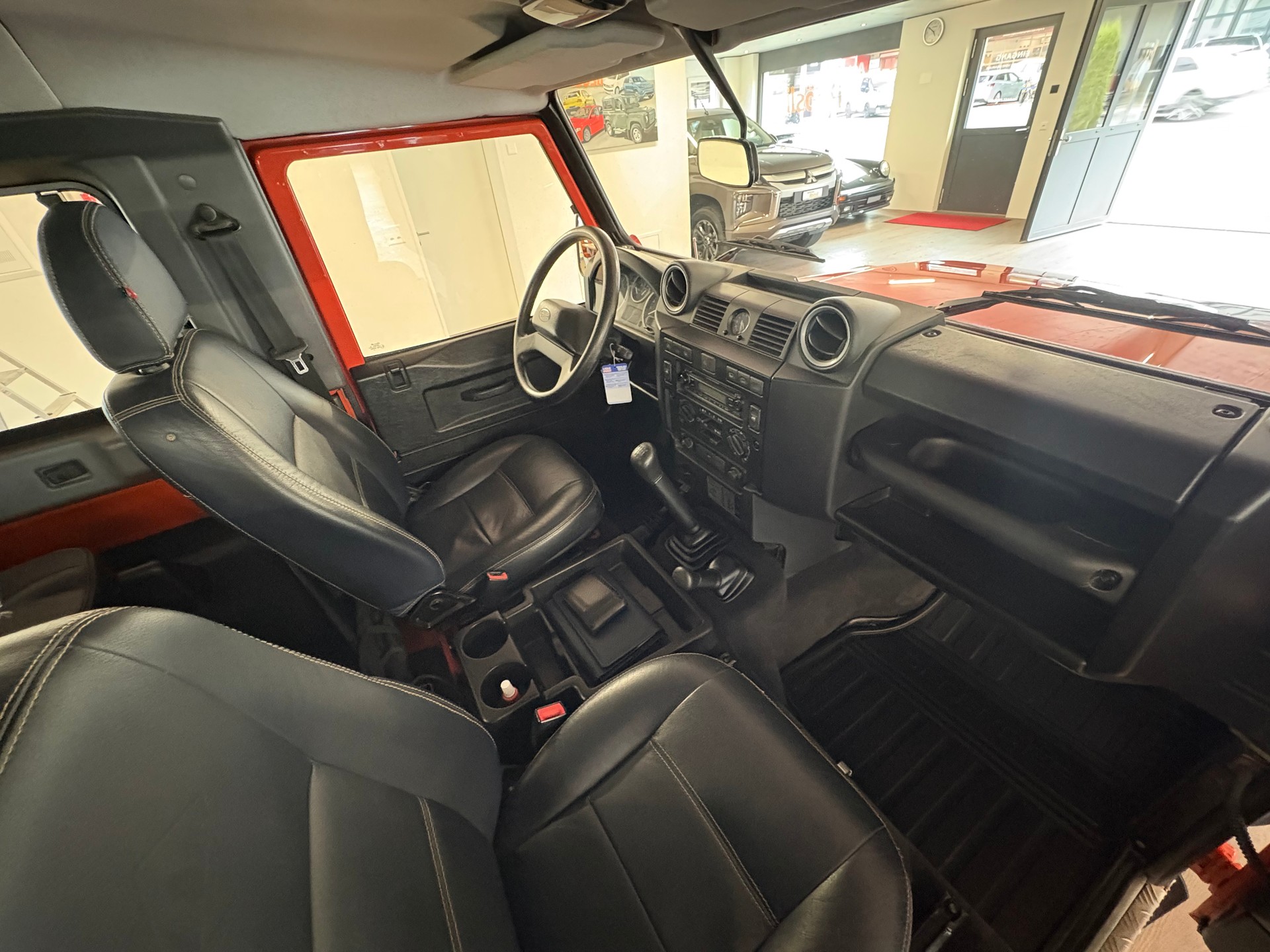 LAND ROVER Defender 90 SW 2.4Tdc-image-9