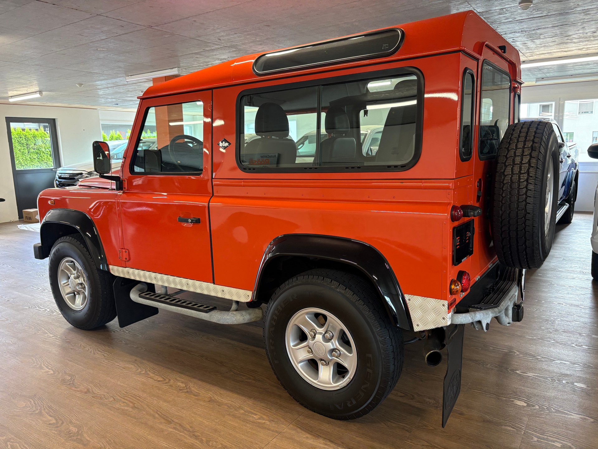 LAND ROVER Defender 90 SW 2.4Tdc-image-5