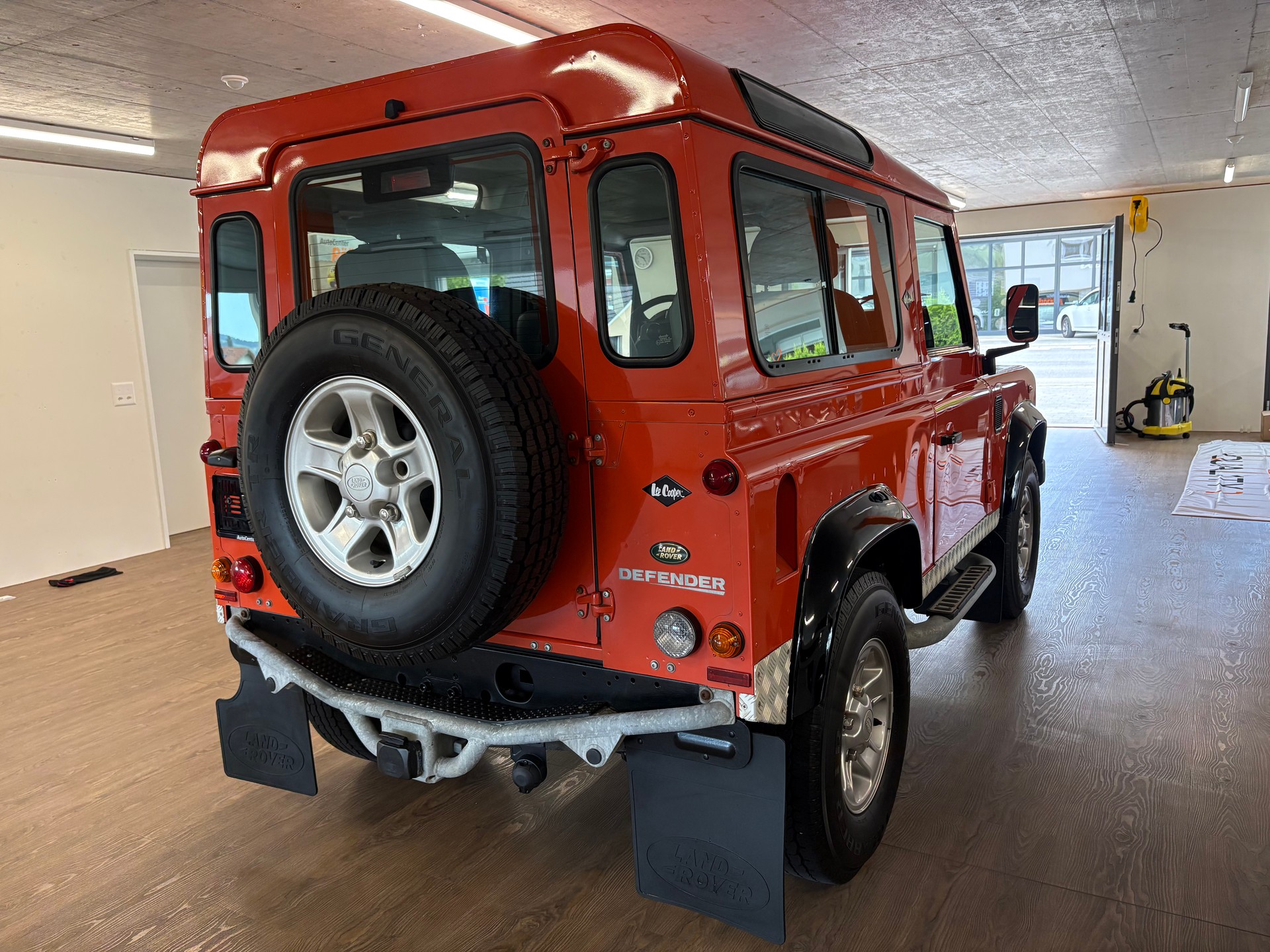 LAND ROVER Defender 90 SW 2.4Tdc-image-7