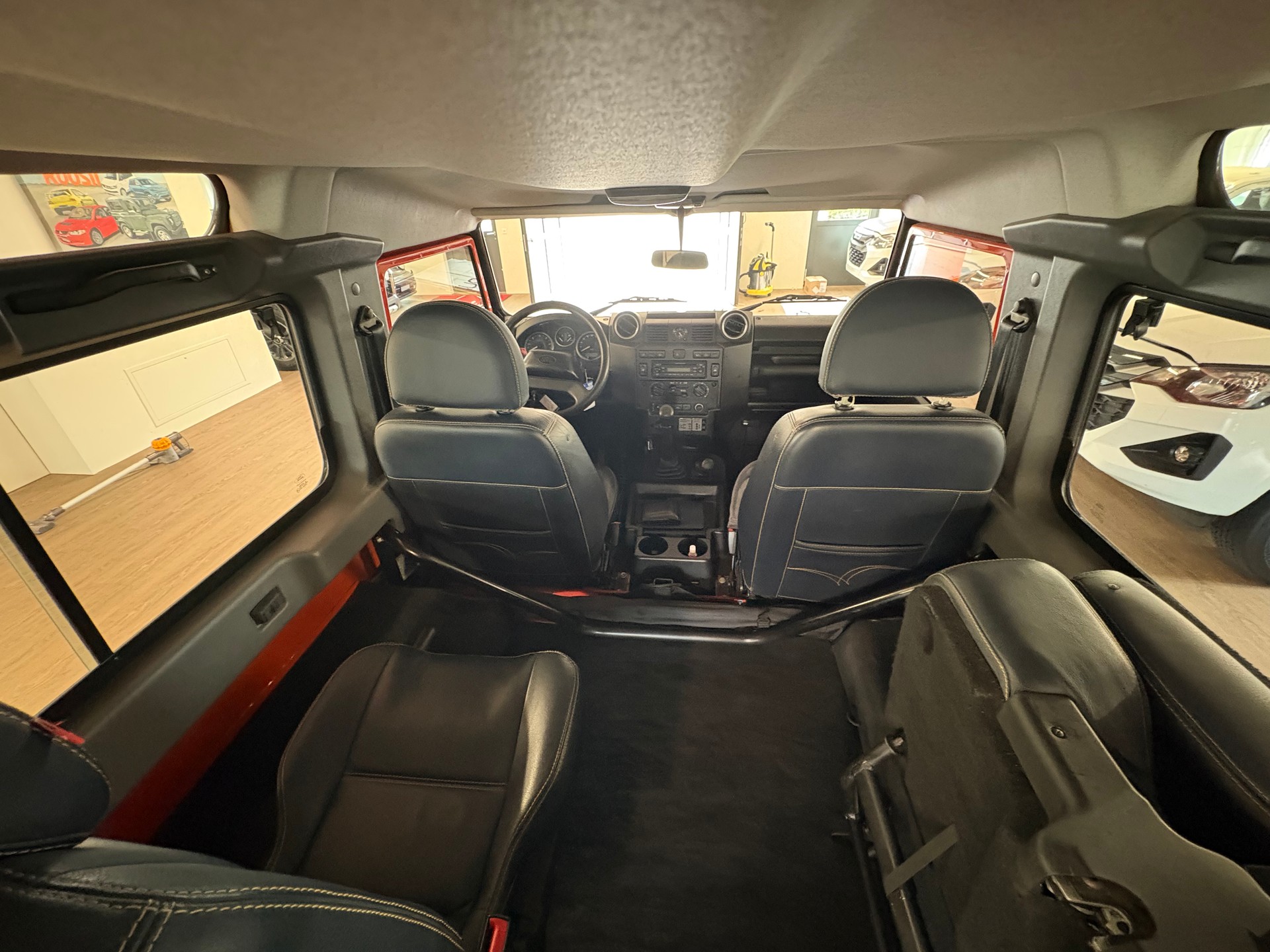 LAND ROVER Defender 90 SW 2.4Tdc-image-15