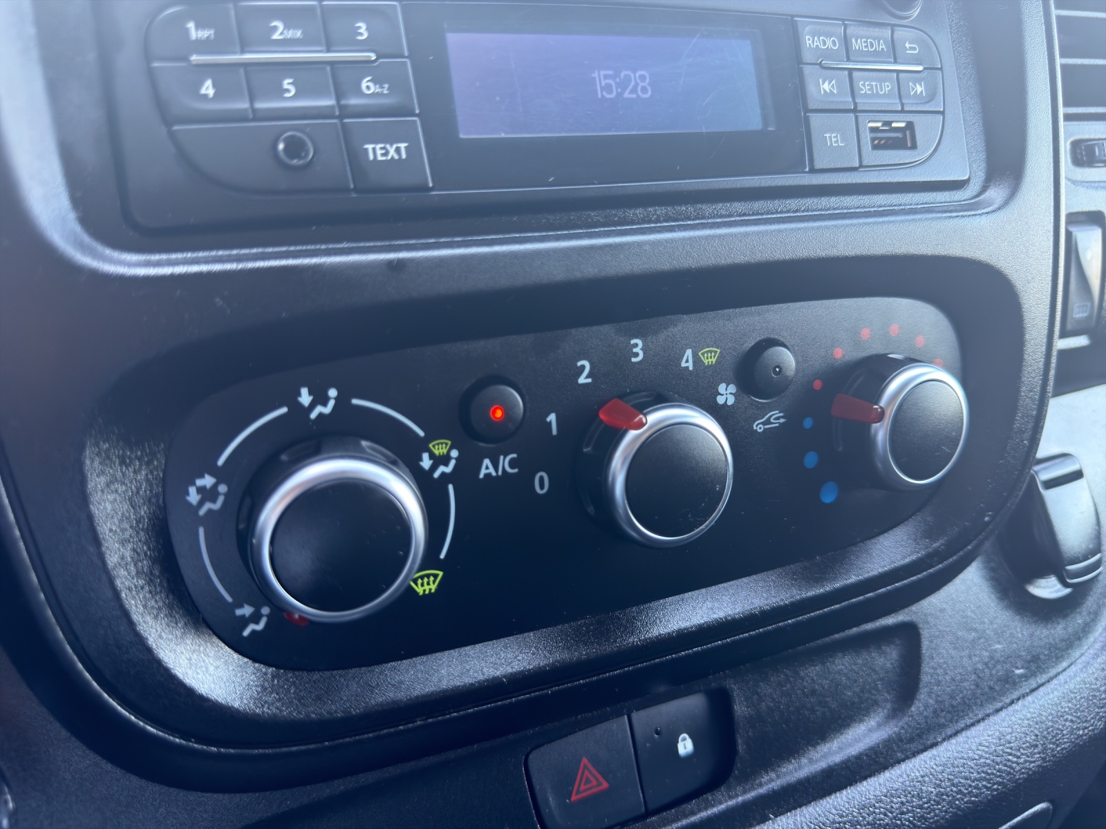 NISSAN NV300 dCi 145 2.9 L2H1 Comfort DCT-image-24