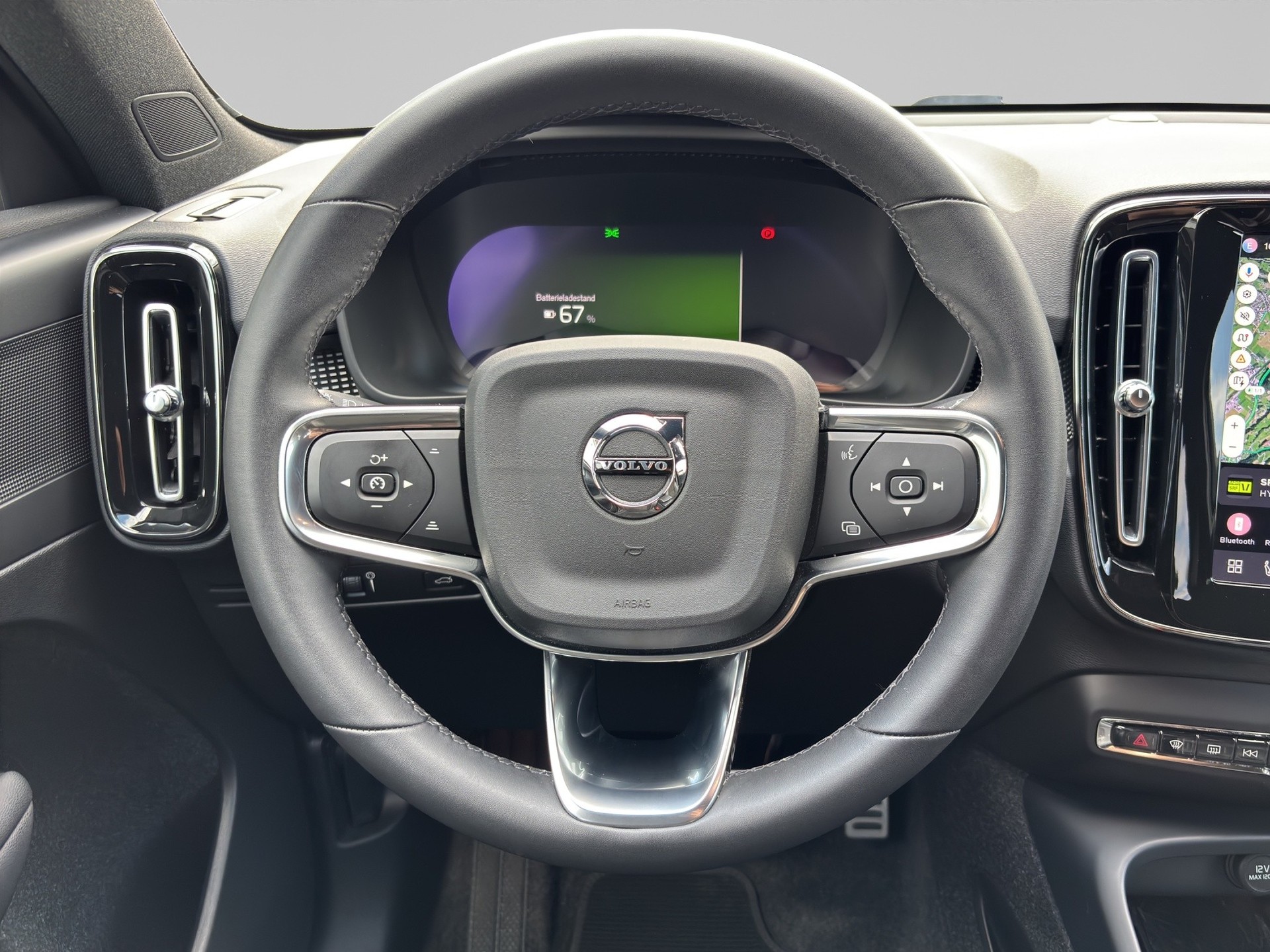 VOLVO XC40 P8 Twin Plus AWD-image-11