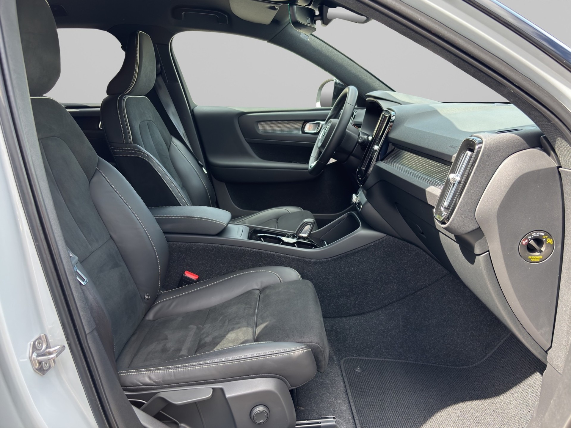 VOLVO XC40 P8 Twin Plus AWD-image-14